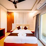 Goroomgo Shree Gajanana Puri Near Sea Beach