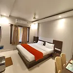 Hotel Home Town Puri Near Golden Beach And Temple - Fully-Air-Conditioned-With-Lift-Wifi-Home Style-Food Menu-And Parking Facilities - Book Now