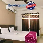 Hotel Uk Palace Puri Near Sea Beach Sea View Room - Luxury & Spacious Room - Near Temple With Prime Location Wifi- Lift And Parking Facilities - Book Now