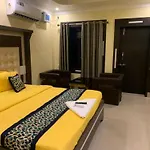 Hotel Asish Puri -All Room Park View -Near-And-Near Temple Fully-Air-Condition-With-All-Luxury-&-Spacious-Room-Attached-Balcony - Prime-Location-Wifi-Restaurant-And-Parking-Facilities