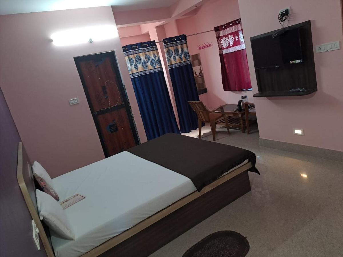 Goroomgo Radhika Hotel 3*
