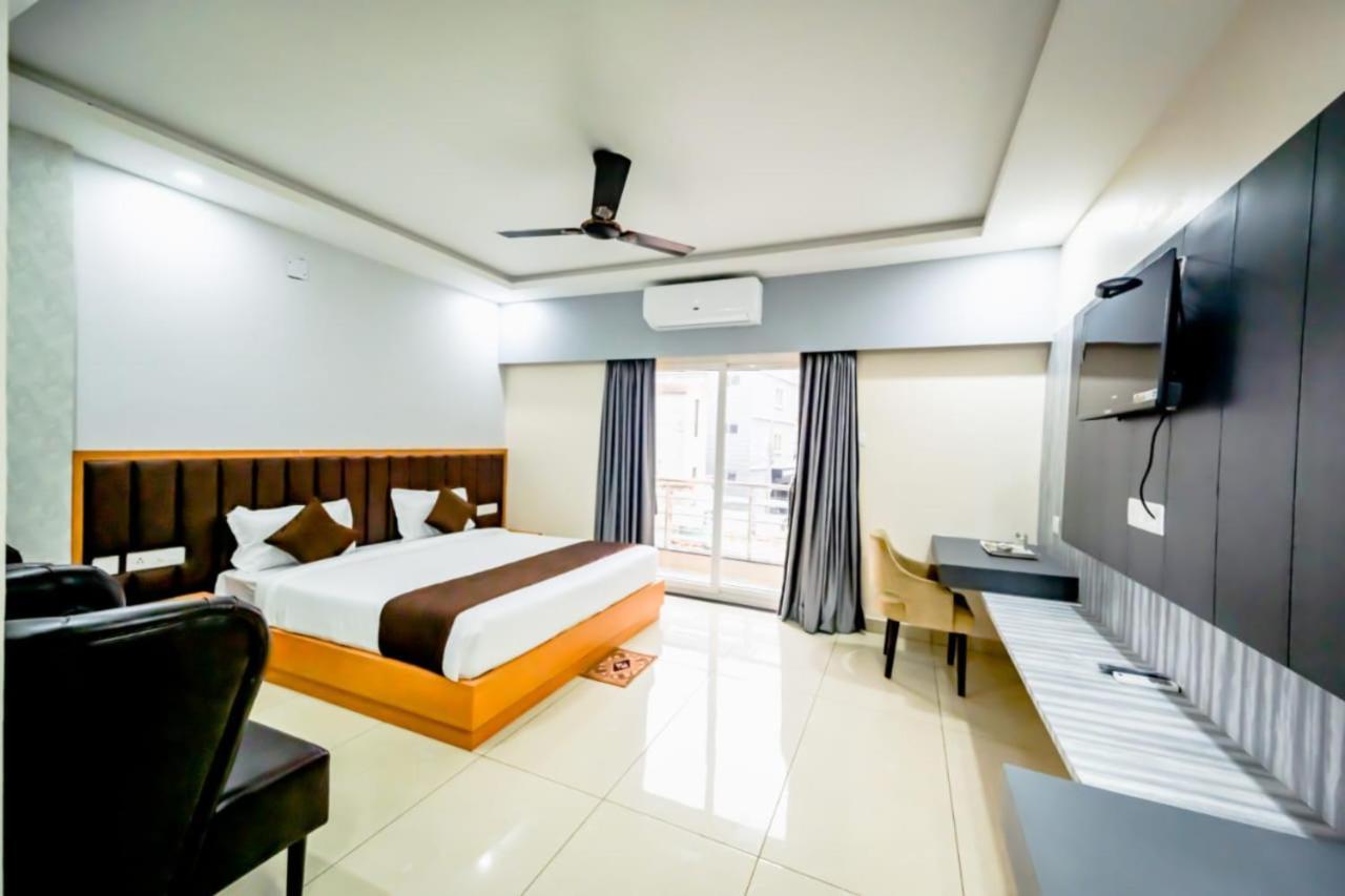 Goroomgo Shree Gajanana Near Sea Hotel