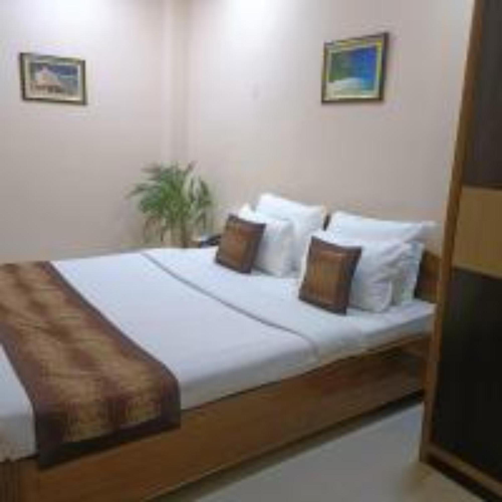 Silicon Residency Near Sea Sight - Spacious With Lift And Parking Facilities 3*