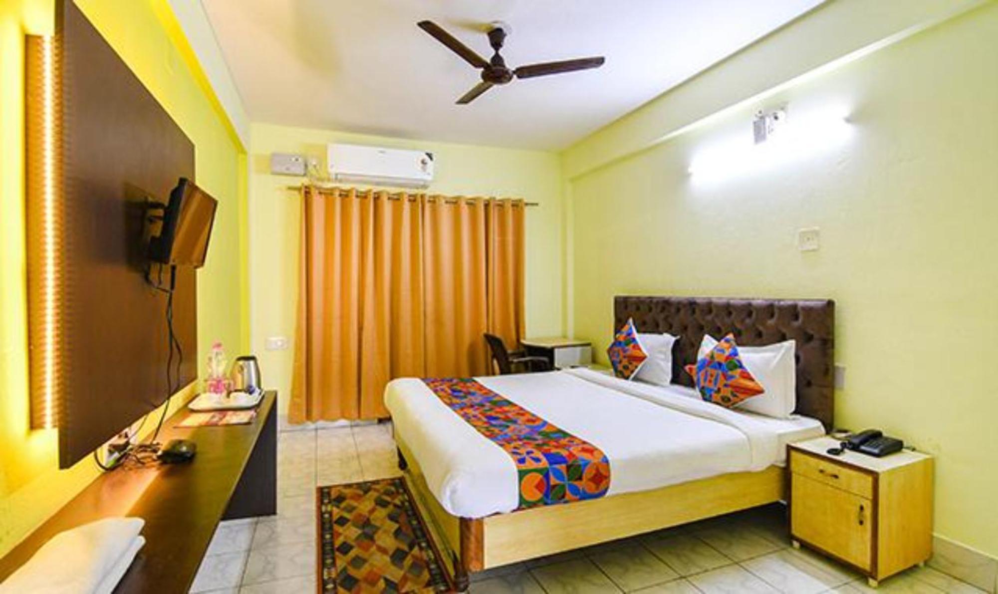 Hotel Luxury Sea View - Bollywood 2 Beach View হোটেল বলিউড 2 বিচ ভিউ পুরী- Fully-air-conditioned-hotel Card Payment Accepted Near-sea-beach-&-temple With-wifi-parking-and Restaurant-availability- All Side Sea View - Book Now Puri