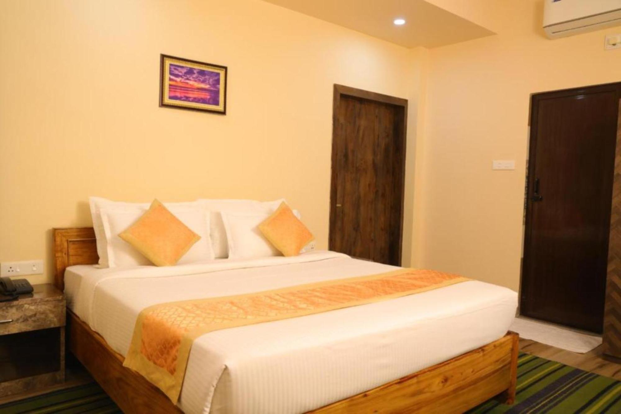 Silicon Residency Near Sea Sight - Spacious With Lift And Parking Facilities 3*