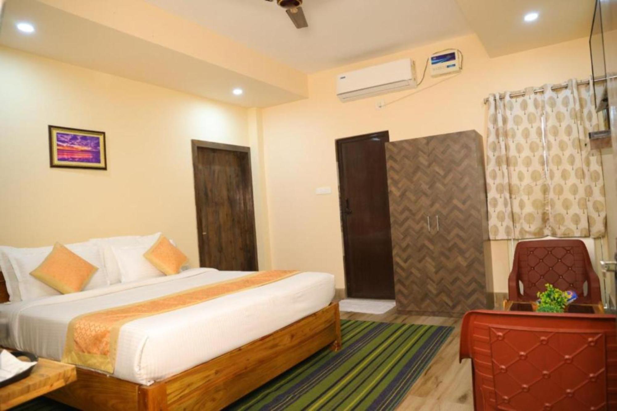 Silicon Residency Near Sea Sight - Spacious With Lift And Parking Facilities Hotel 3*