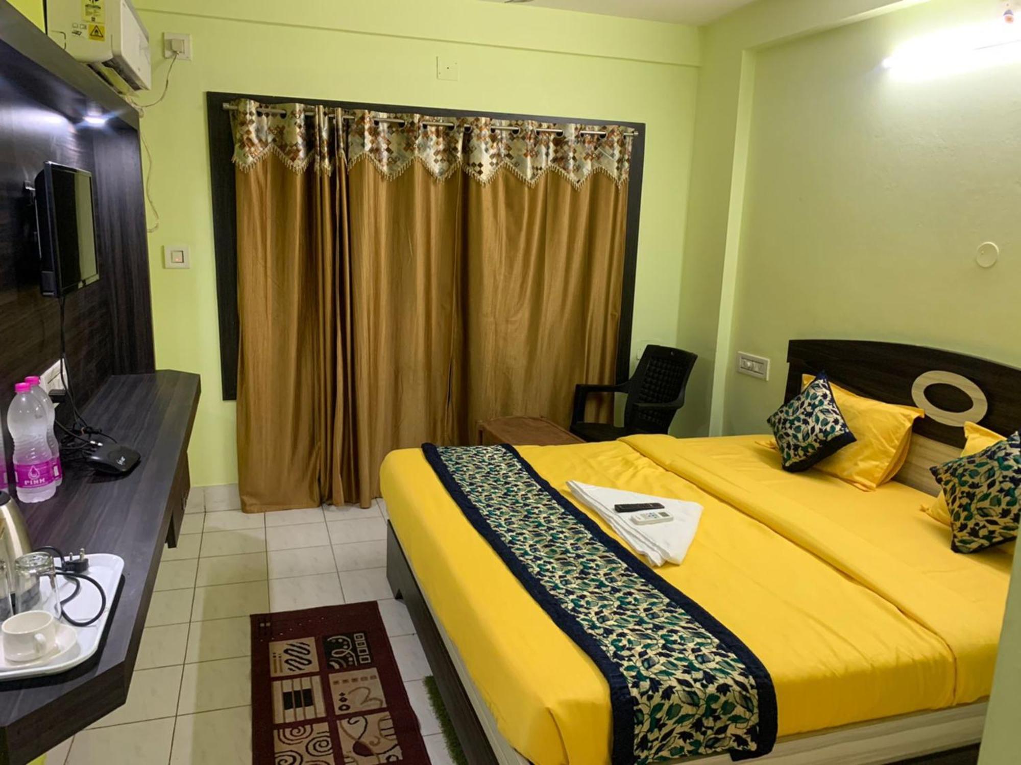Luxury Sea View - Bollywood 2 Beach View হোটেল বলিউড 2 বিচ ভিউ পুরী- Fully-air-conditioned-hotel Card Payment Accepted Near-sea-beach-&-temple With-wifi-parking-and Restaurant-availability- All Side Sea View - Book Now Puri