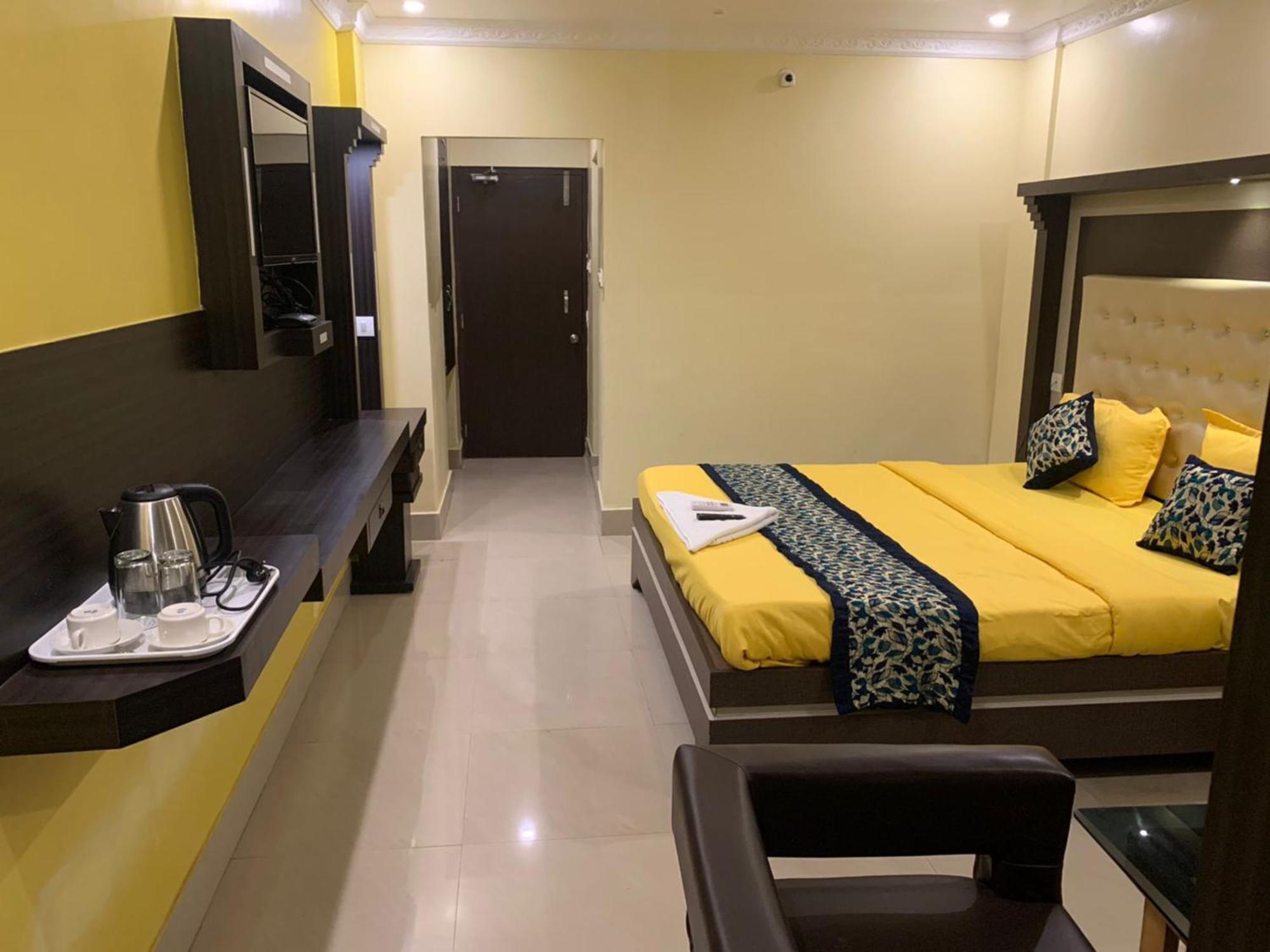 Luxury Sea View - Bollywood 2 Beach View হোটেল বলিউড 2 বিচ ভিউ পুরী- Fully-air-conditioned-hotel Card Payment Accepted Near-sea-beach-&-temple With-wifi-parking-and Restaurant-availability- All Side Sea View - Book Now 4* Puri