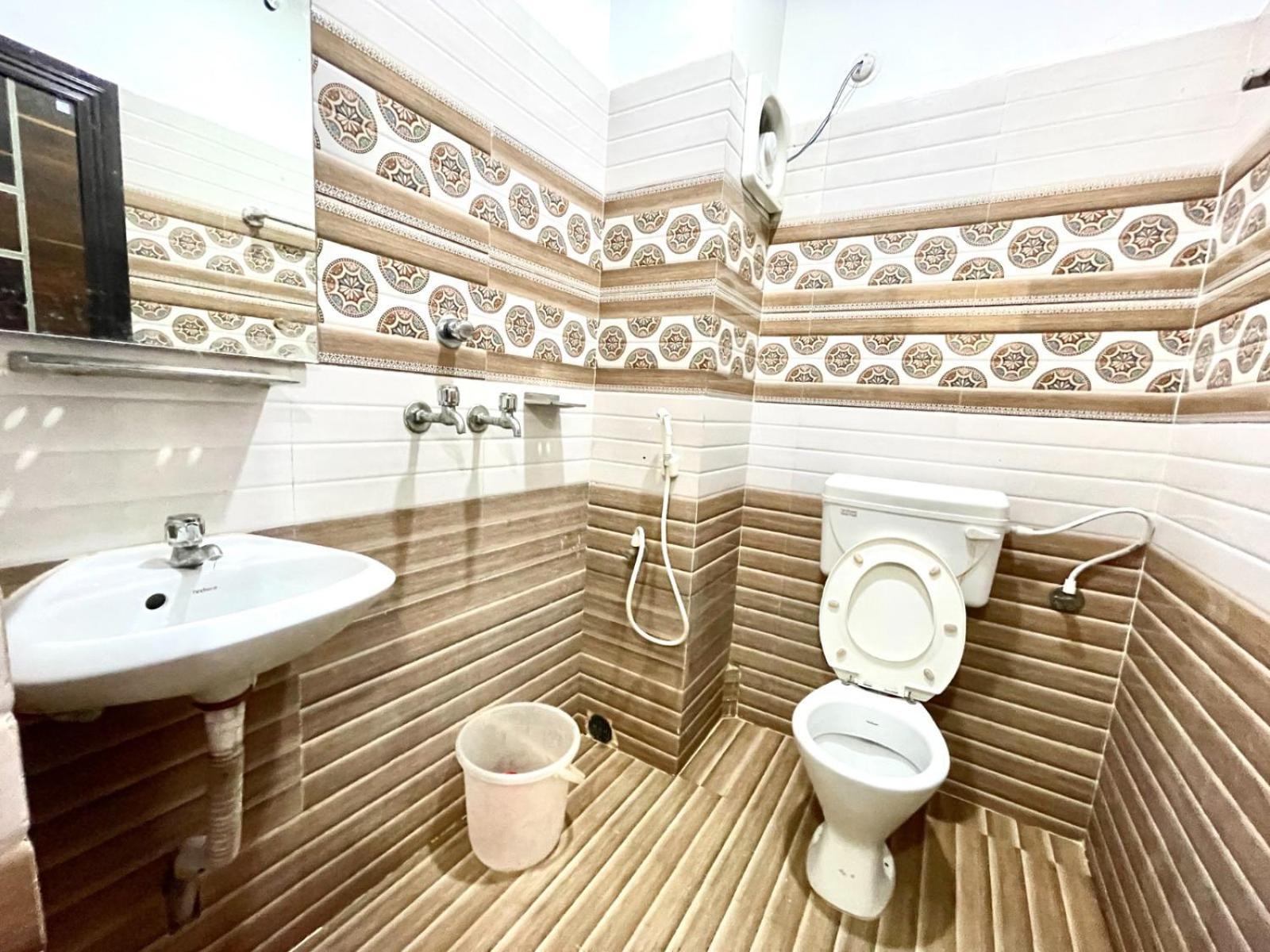 Hotel Bashanti Near Seabeach Puri