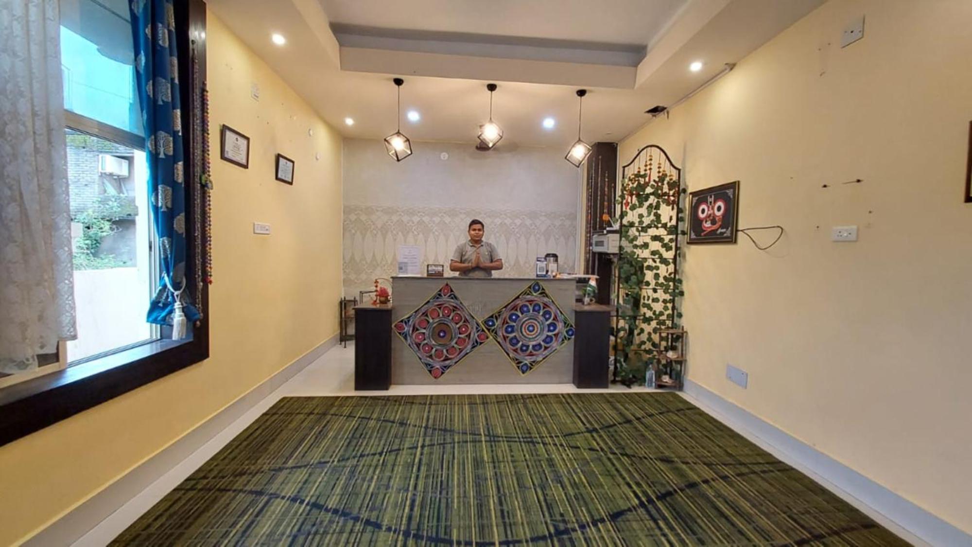 Silicon Residency Near Sea Sight - Spacious With Lift And Parking Facilities