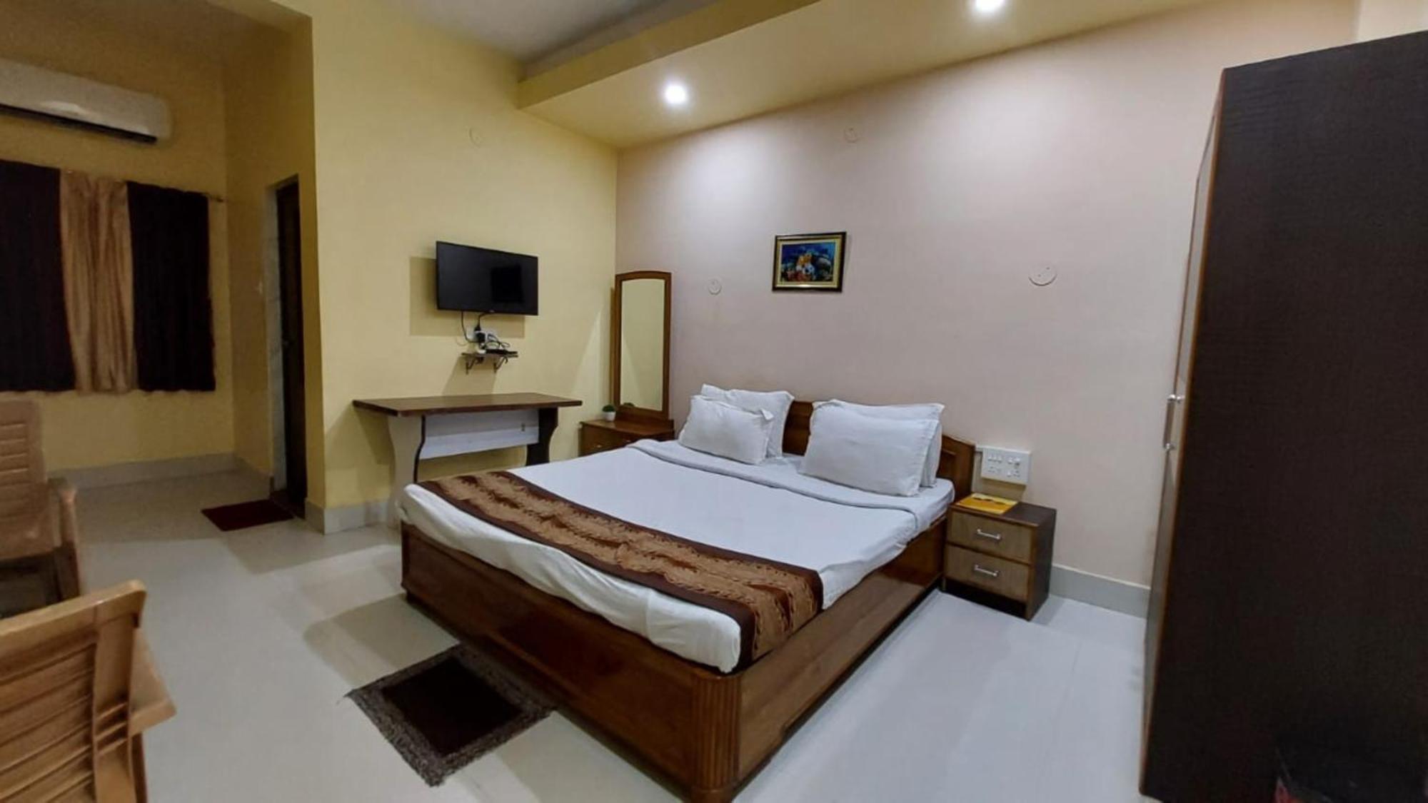 Silicon Residency Near Sea Sight - Spacious With Lift And Parking Facilities