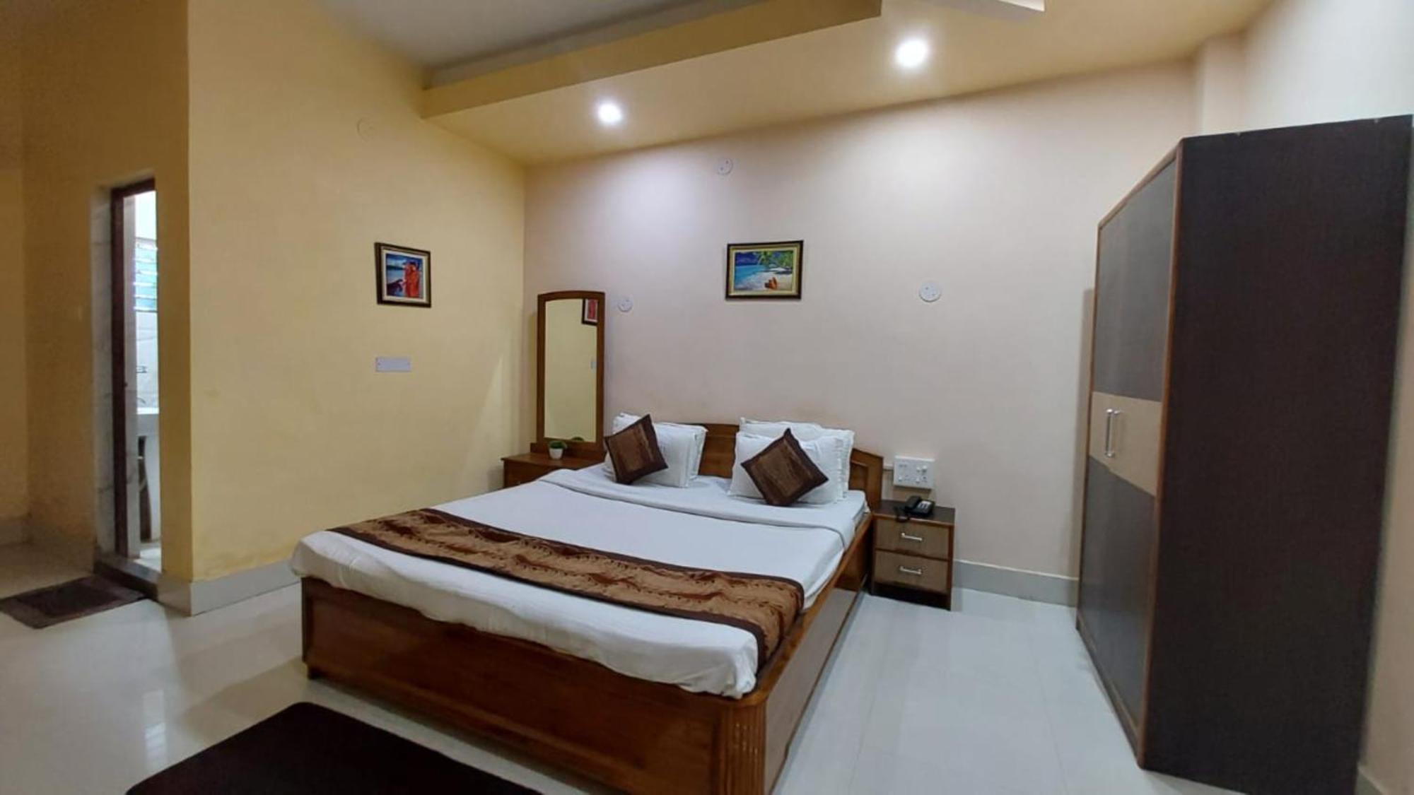 Hotel Silicon Residency Near Sea Sight - Spacious With Lift And Parking Facilities Puri