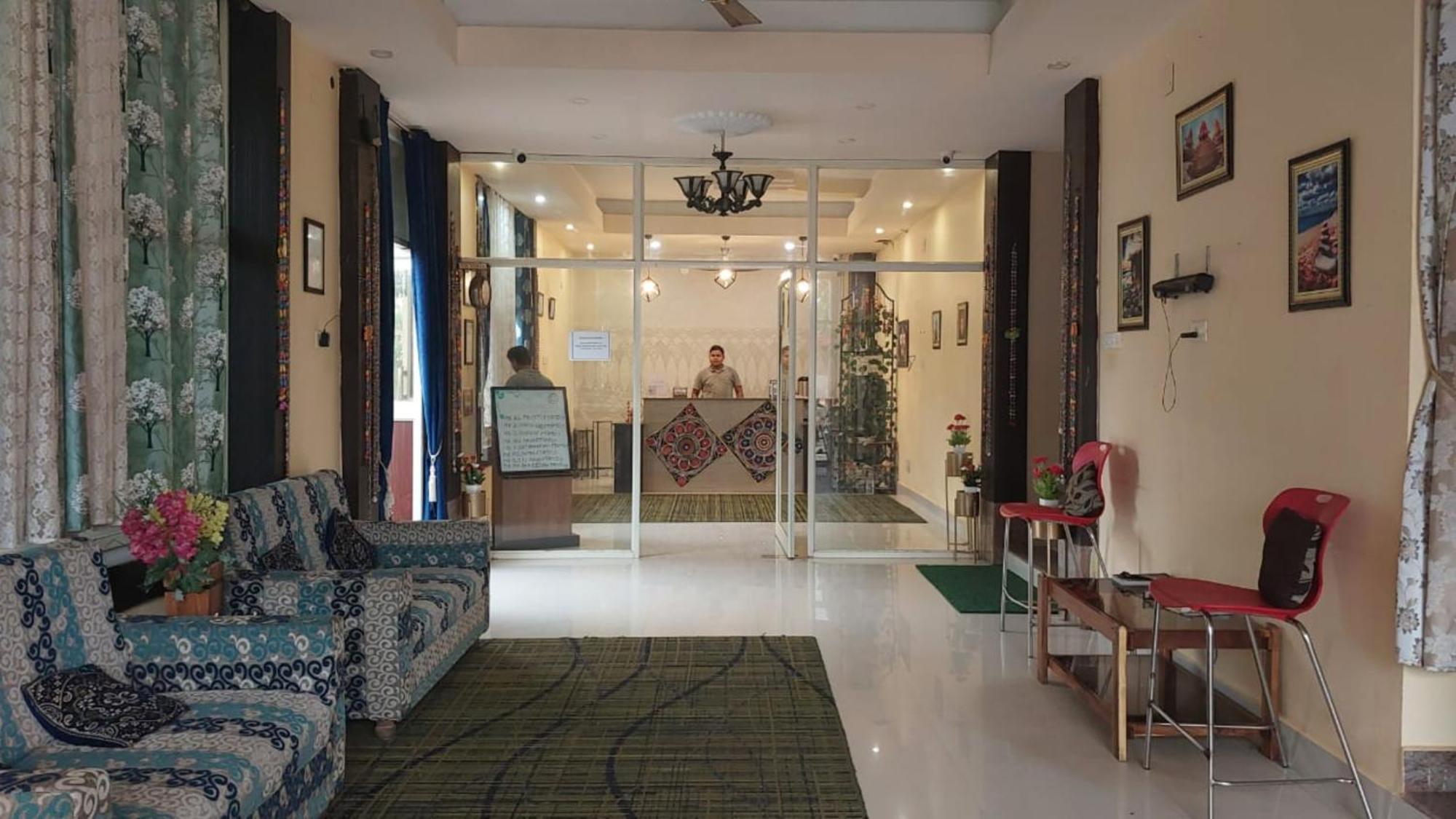 Silicon Residency Near Sea Sight - Spacious With Lift And Parking Facilities