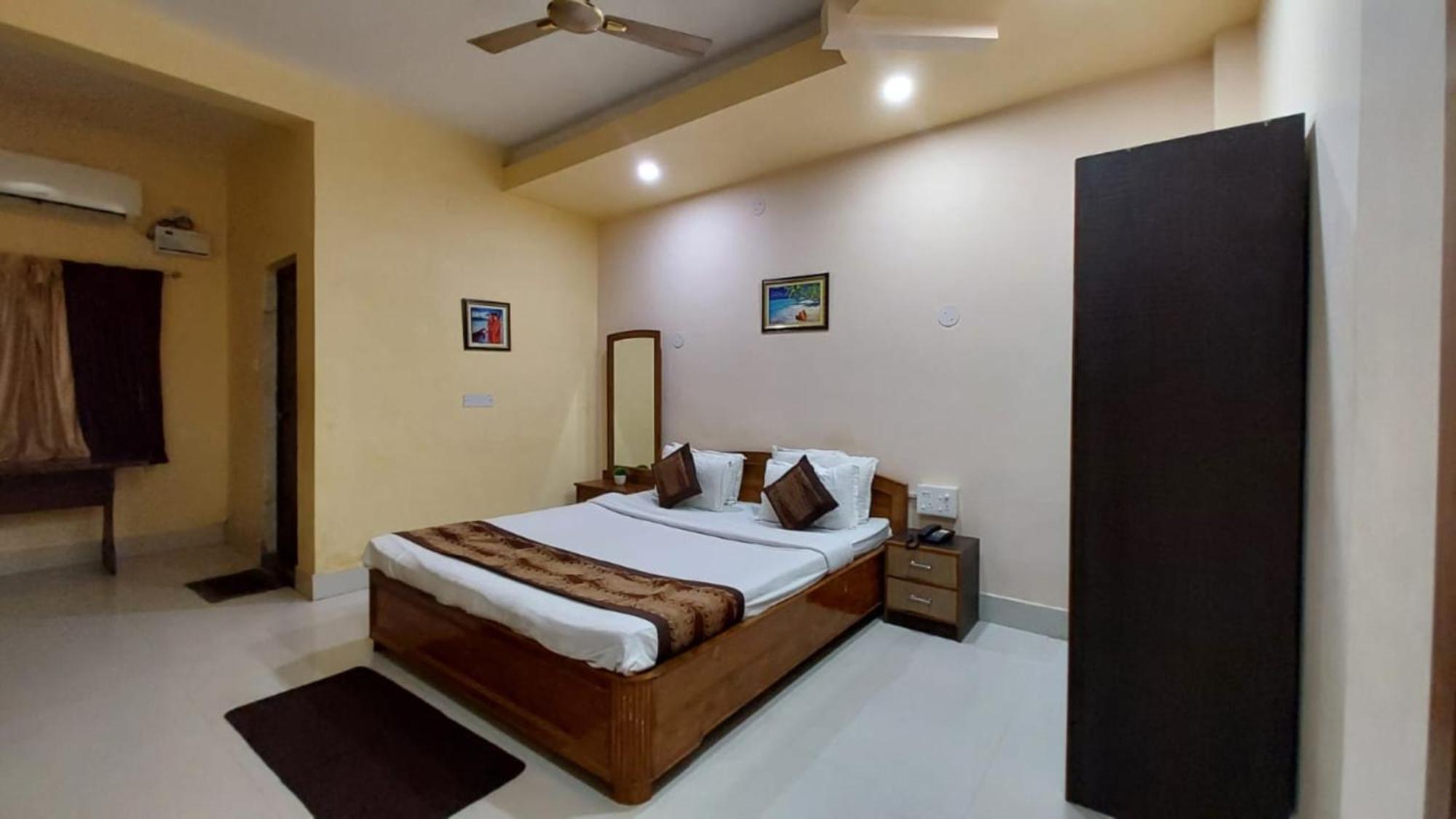 Silicon Residency Near Sea Sight - Spacious With Lift And Parking Facilities Hotel