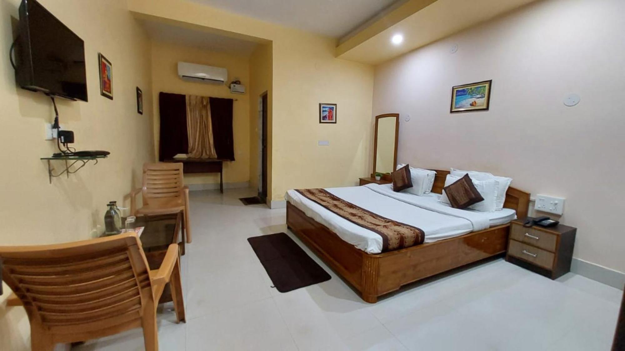 Hotel Silicon Residency Near Sea Sight - Spacious With Lift And Parking Facilities 3*