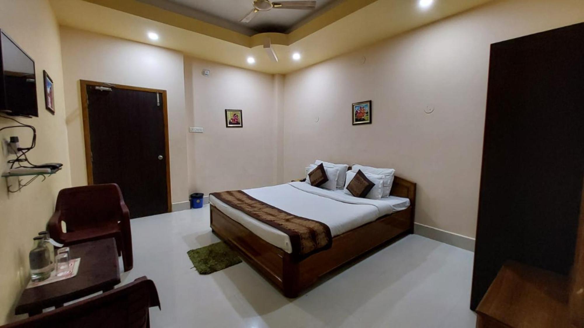 Silicon Residency Near Sea Sight - Spacious With Lift And Parking Facilities Hotel Puri