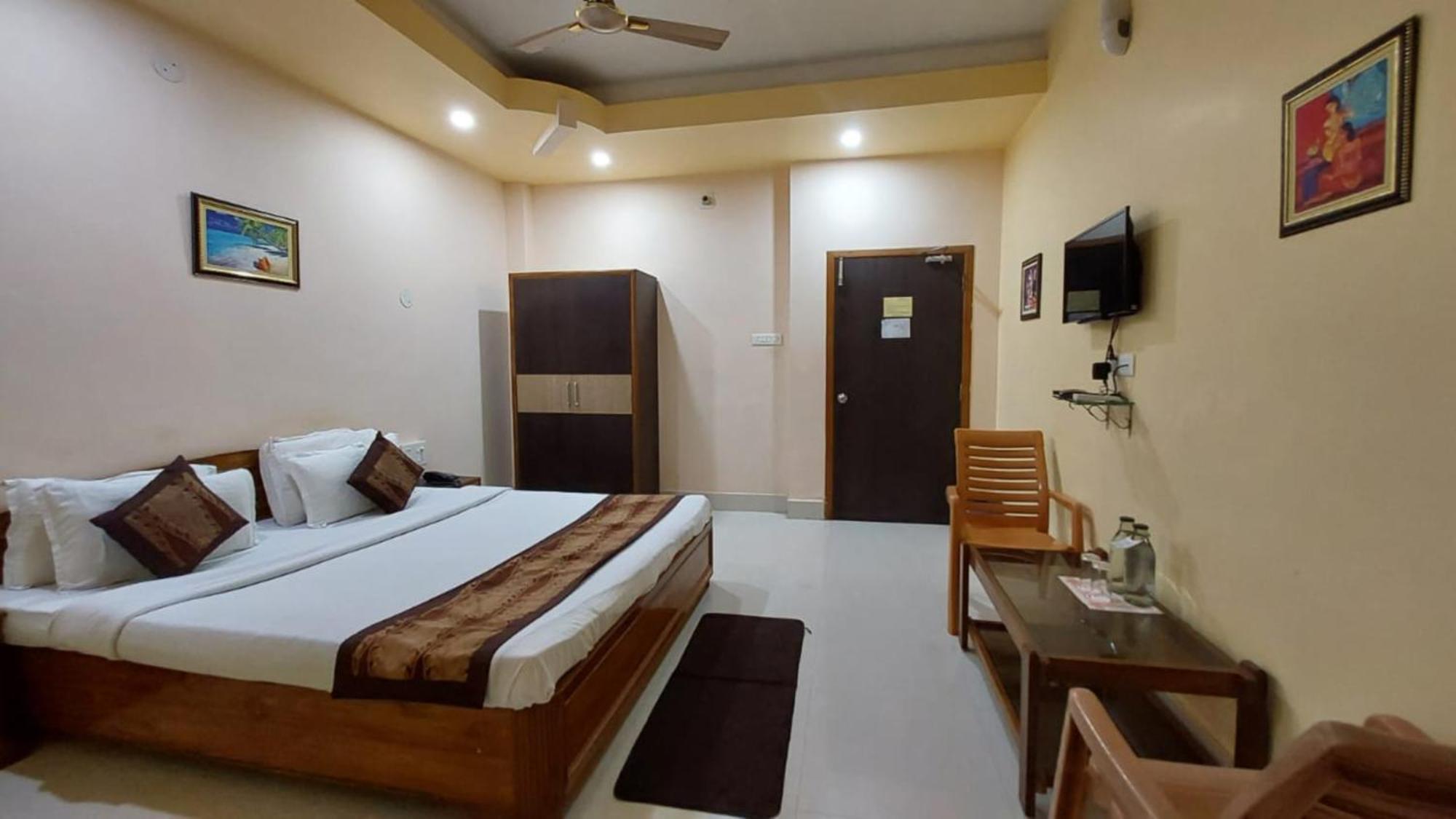 Silicon Residency Near Sea Sight - Spacious With Lift And Parking Facilities Hotel 3*