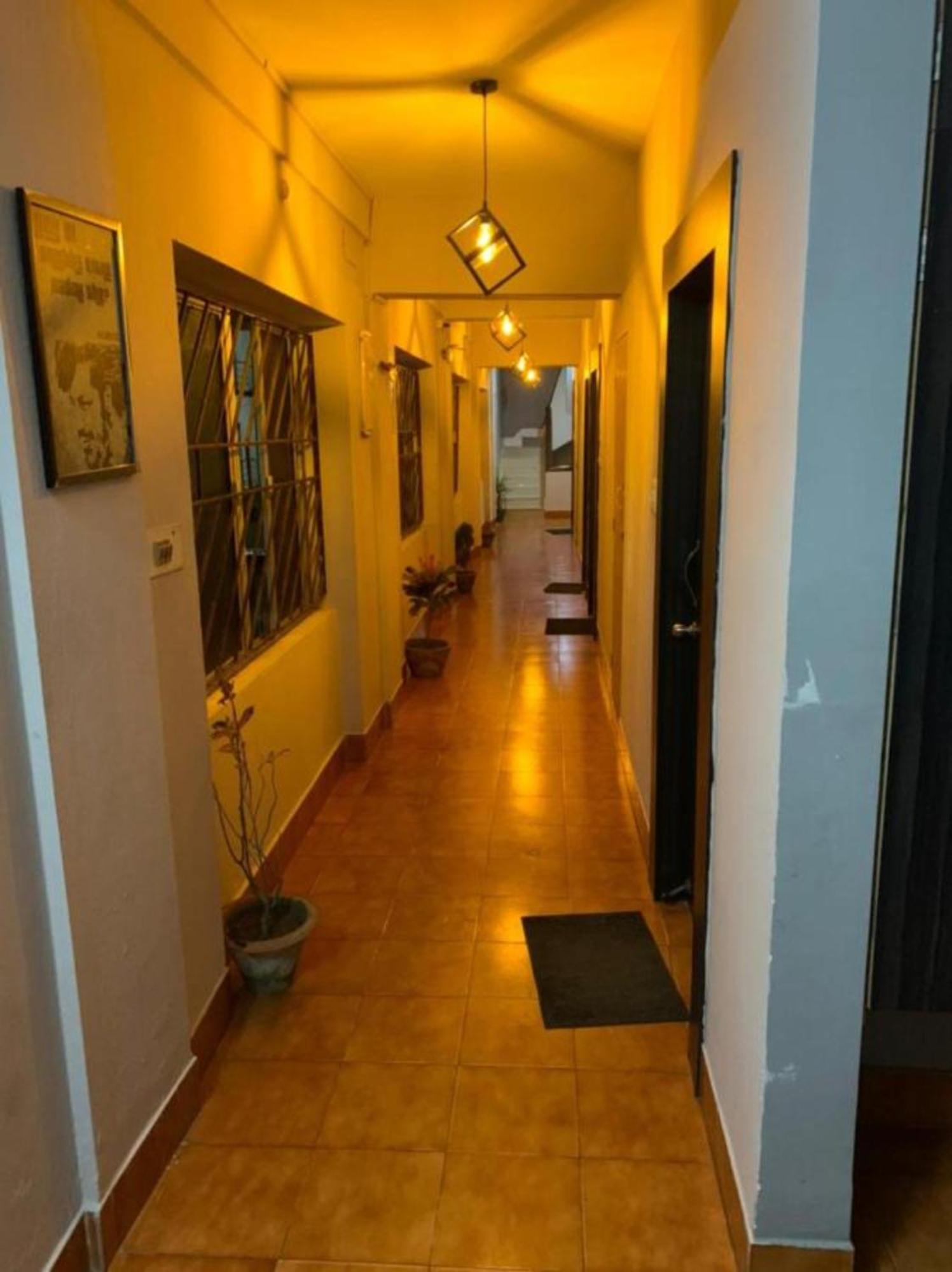 Luxury Sea View - Bollywood 2 Beach View হোটেল বলিউড 2 বিচ ভিউ পুরী- Fully-air-conditioned-hotel Card Payment Accepted Near-sea-beach-&-temple With-wifi-parking-and Restaurant-availability- All Side Sea View - Book Now Hotel