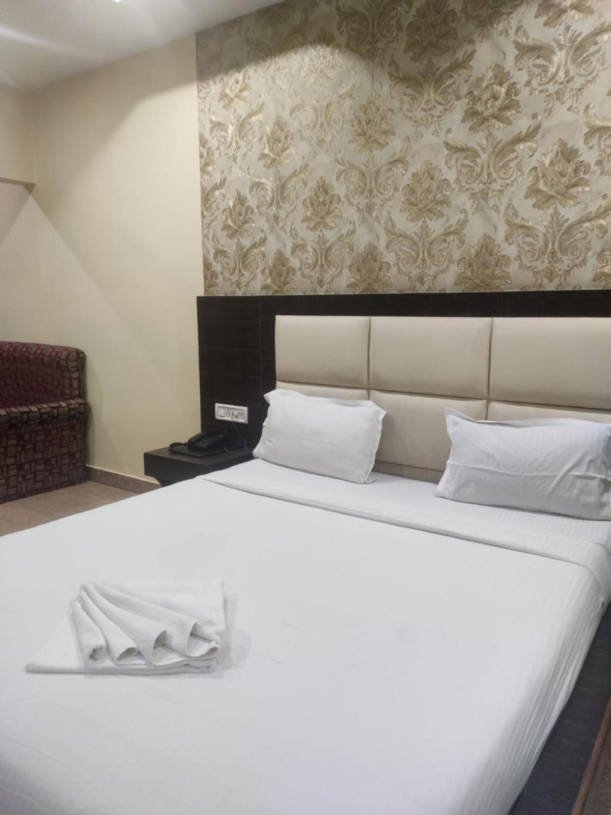 Hotel Tara Palace