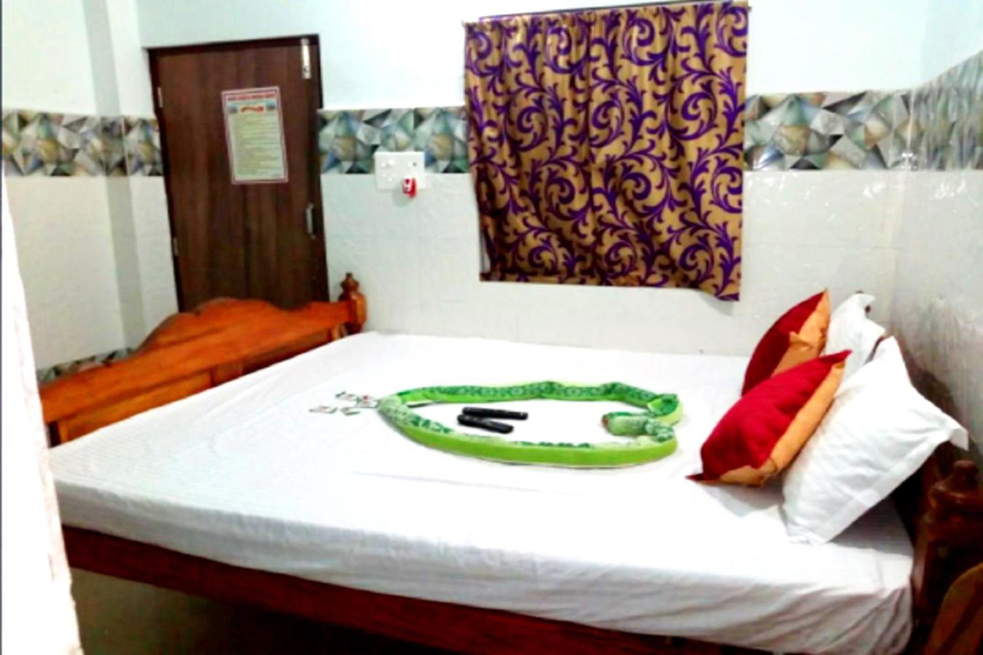 Hotel Goroomgo Pranab Sadan Near Kamakhya Temple - Near Sea & Temple Puri