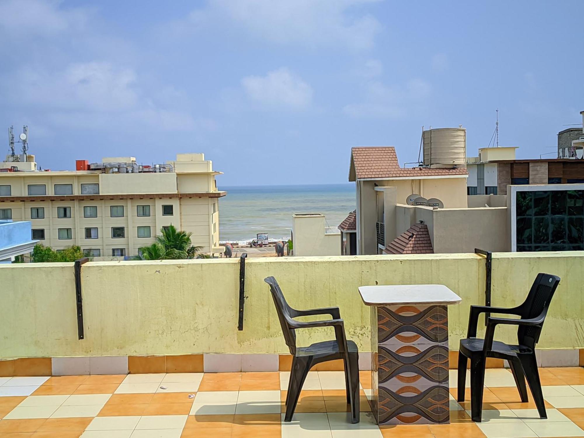 Hotel Luxury Sea View - Bollywood 2 Beach View হোটেল বলিউড 2 বিচ ভিউ পুরী- Fully-air-conditioned-hotel Card Payment Accepted Near-sea-beach-&-temple With-wifi-parking-and Restaurant-availability- All Side Sea View - Book Now