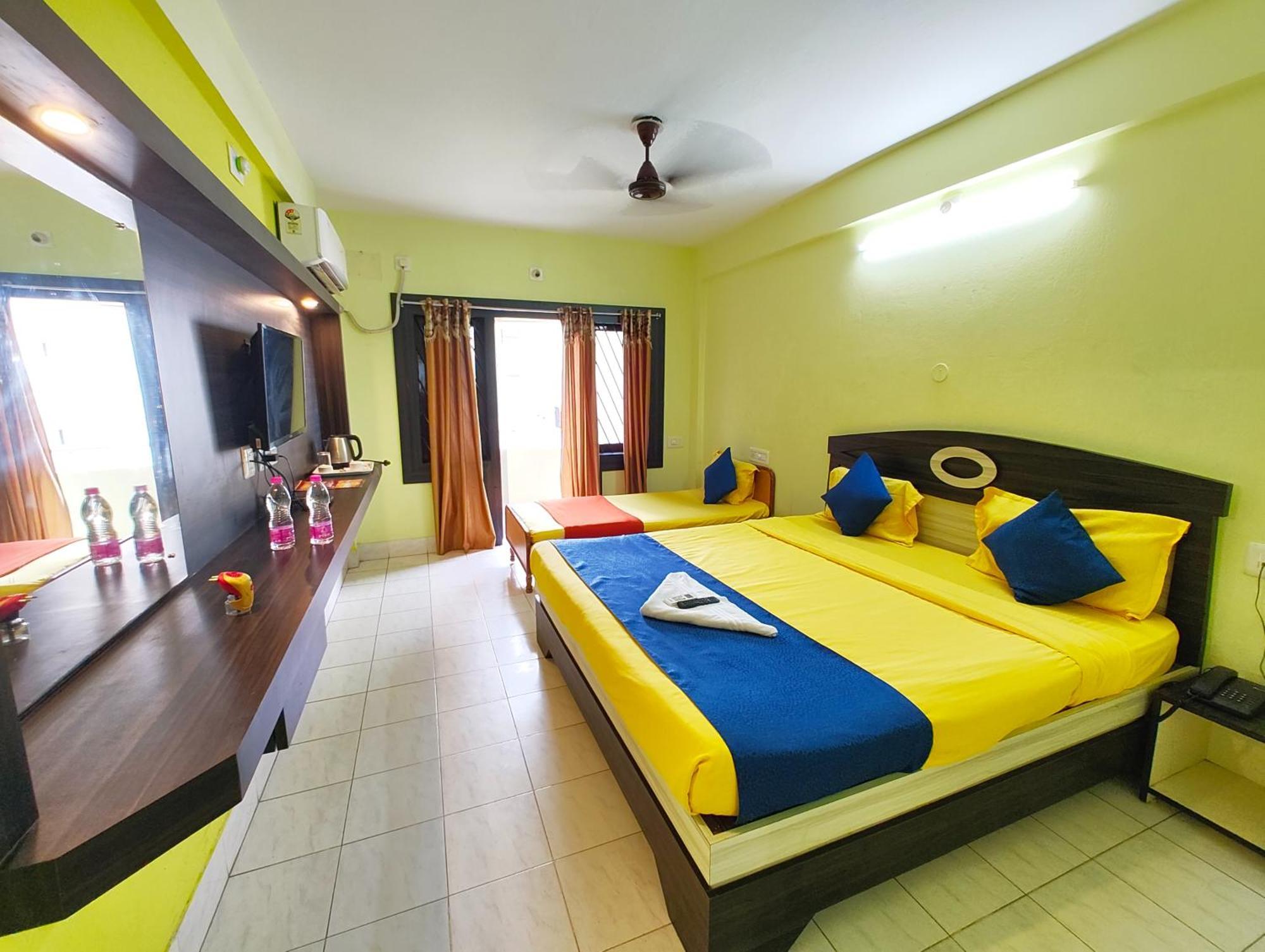 Luxury Sea View - Bollywood 2 Beach View হোটেল বলিউড 2 বিচ ভিউ পুরী- Fully-air-conditioned-hotel Card Payment Accepted Near-sea-beach-&-temple With-wifi-parking-and Restaurant-availability- All Side Sea View - Book Now Hotel Puri