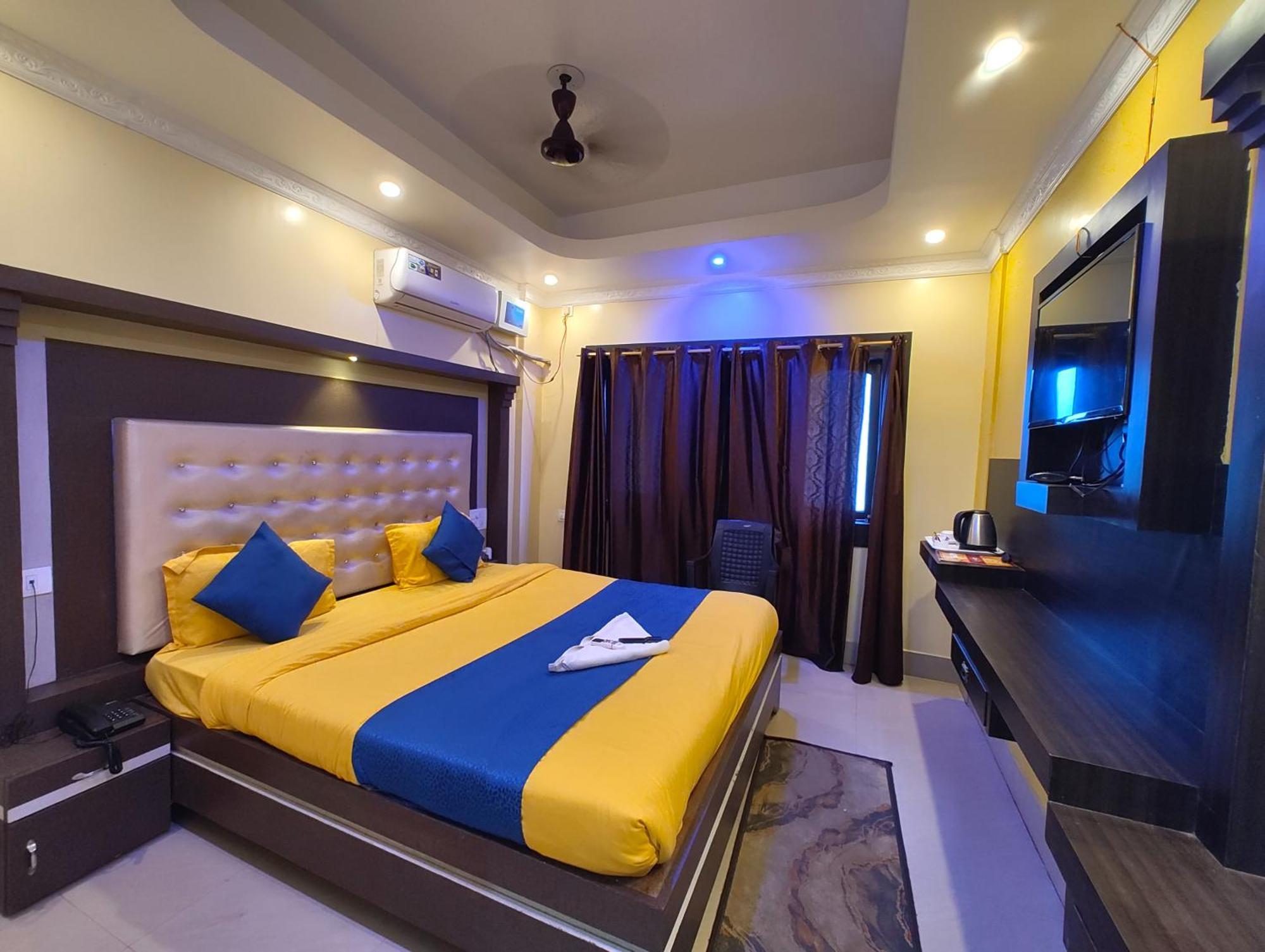 Hotel Luxury Sea View - Bollywood 2 Beach View হোটেল বলিউড 2 বিচ ভিউ পুরী- Fully-air-conditioned-hotel Card Payment Accepted Near-sea-beach-&-temple With-wifi-parking-and Restaurant-availability- All Side Sea View - Book Now Puri