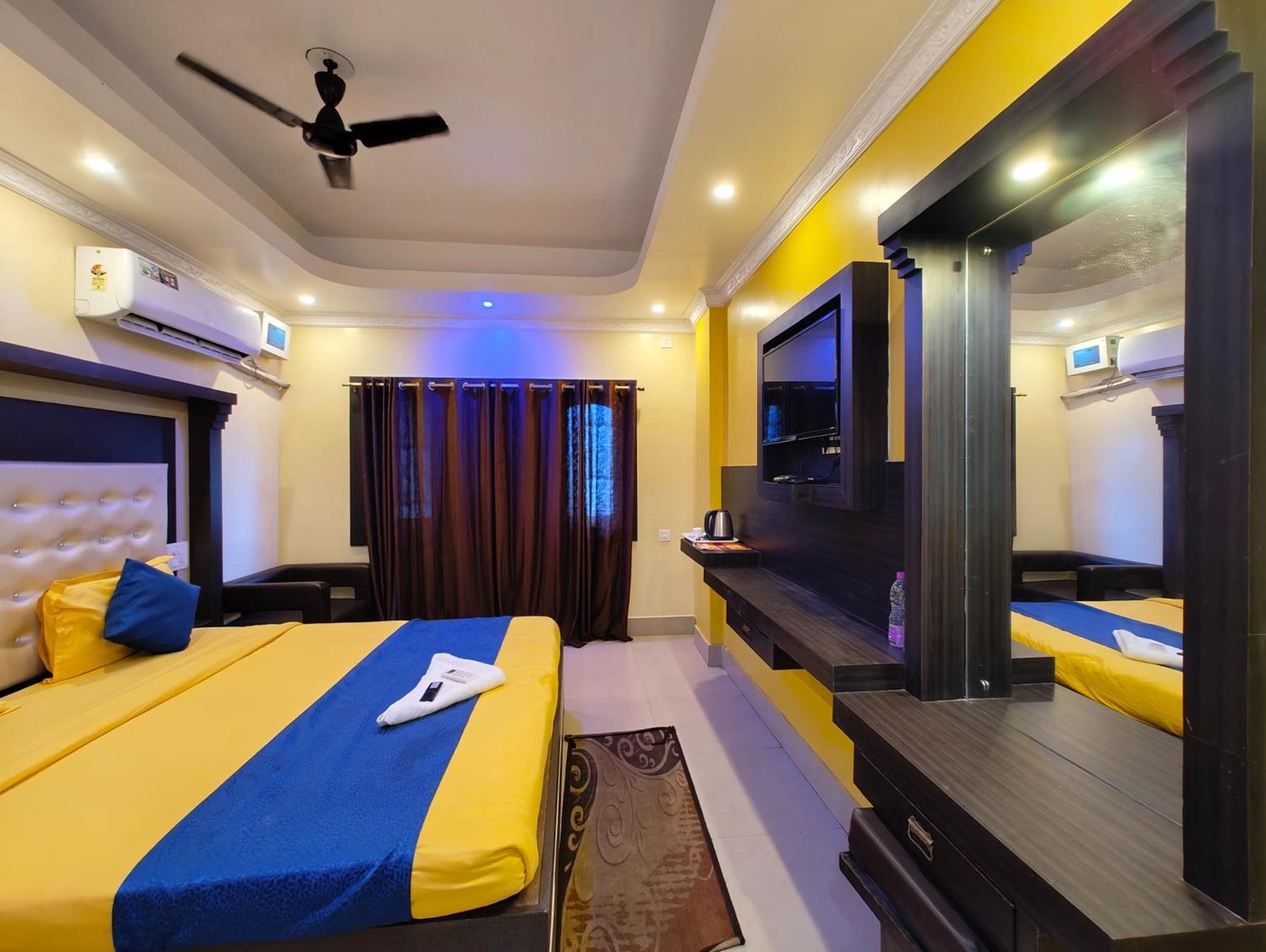 Luxury Sea View - Bollywood 2 Beach View হোটেল বলিউড 2 বিচ ভিউ পুরী- Fully-air-conditioned-hotel Card Payment Accepted Near-sea-beach-&-temple With-wifi-parking-and Restaurant-availability- All Side Sea View - Book Now 4* Puri