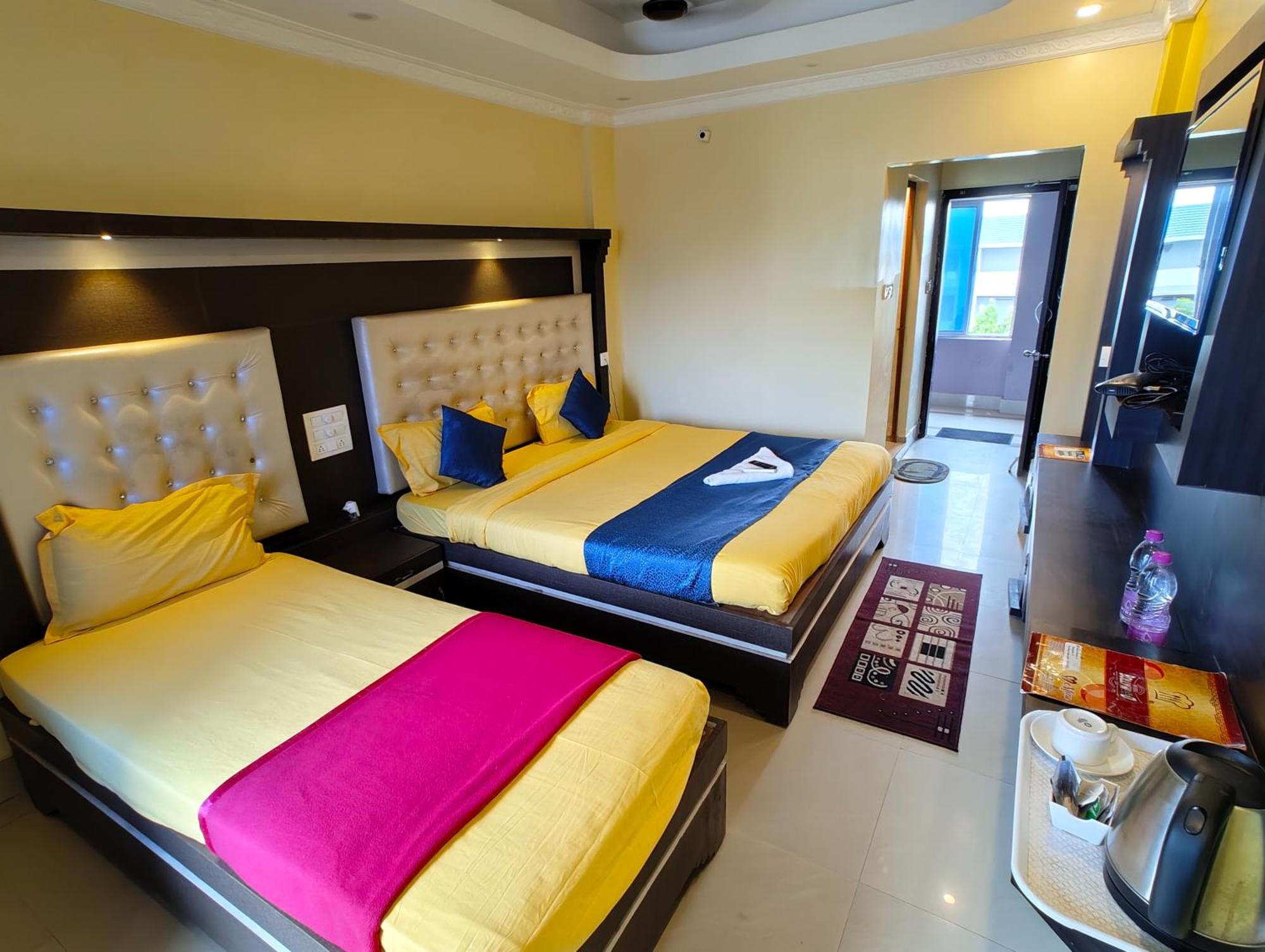 Hotel Luxury Sea View - Bollywood 2 Beach View হোটেল বলিউড 2 বিচ ভিউ পুরী- Fully-air-conditioned-hotel Card Payment Accepted Near-sea-beach-&-temple With-wifi-parking-and Restaurant-availability- All Side Sea View - Book Now 4*
