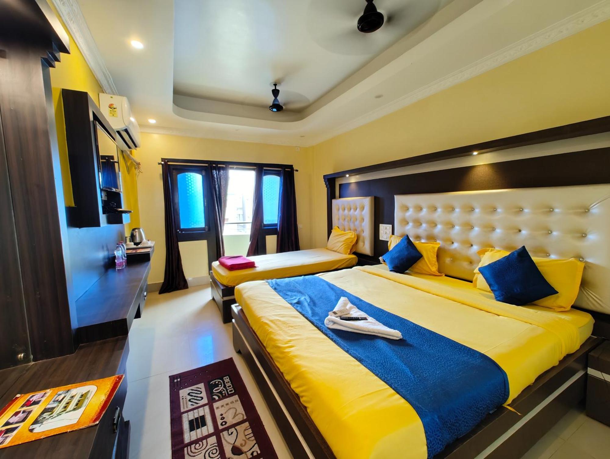 Luxury Sea View - Bollywood 2 Beach View হোটেল বলিউড 2 বিচ ভিউ পুরী- Fully-air-conditioned-hotel Card Payment Accepted Near-sea-beach-&-temple With-wifi-parking-and Restaurant-availability- All Side Sea View - Book Now Hotel