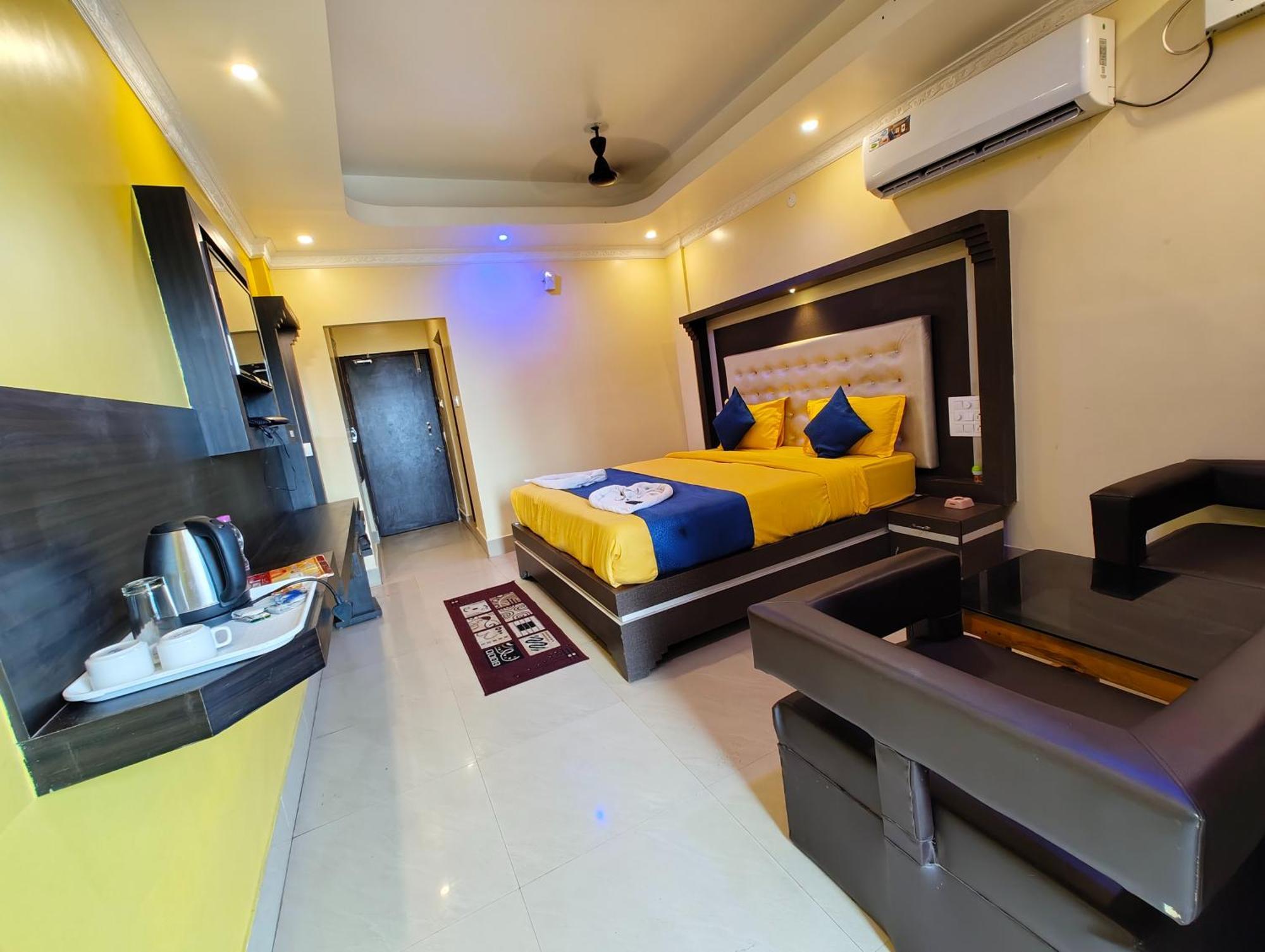 Hotel Luxury Sea View - Bollywood 2 Beach View হোটেল বলিউড 2 বিচ ভিউ পুরী- Fully-air-conditioned-hotel Card Payment Accepted Near-sea-beach-&-temple With-wifi-parking-and Restaurant-availability- All Side Sea View - Book Now Puri