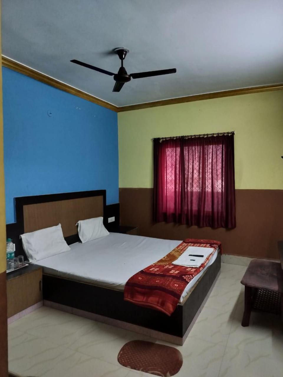 Mor Samrat Palace-পুরী সমুদ্র সৈকত এবং মন্দিরের কাছে হোটেল সম্রাট প্যালেস পারিবারিক হোটেল- Near Sea Beach And Temple Best Selling & Best Choice Of Travellers