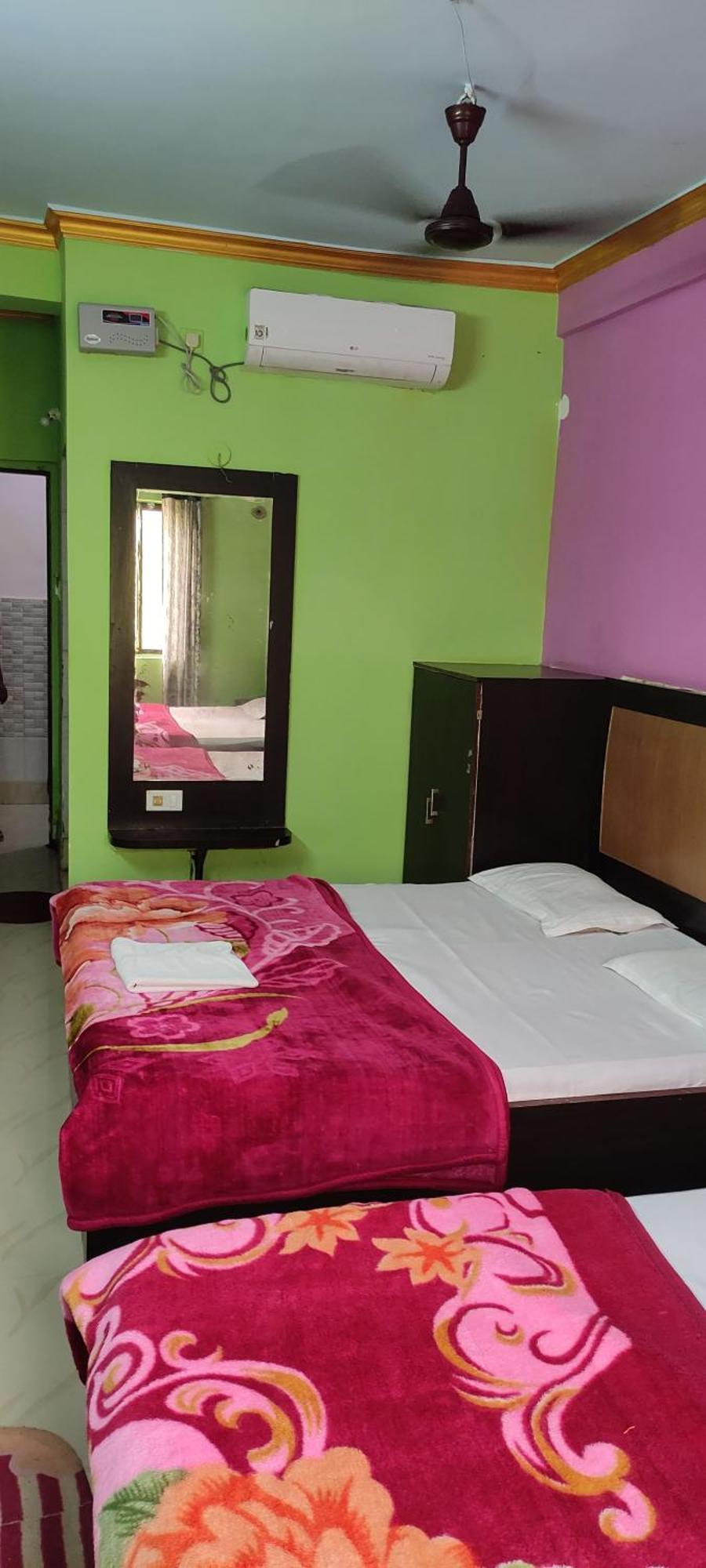 Hotel Mor Samrat Palace-পুরী সমুদ্র সৈকত এবং মন্দিরের কাছে হোটেল সম্রাট প্যালেস পারিবারিক হোটেল- Near Sea Beach And Temple Best Selling & Best Choice Of Travellers