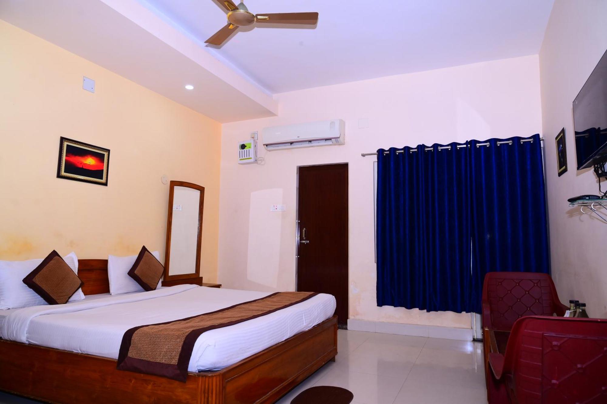 Hotel Silicon Residency Near Sea Sight - Spacious With Lift And Parking Facilities 3*