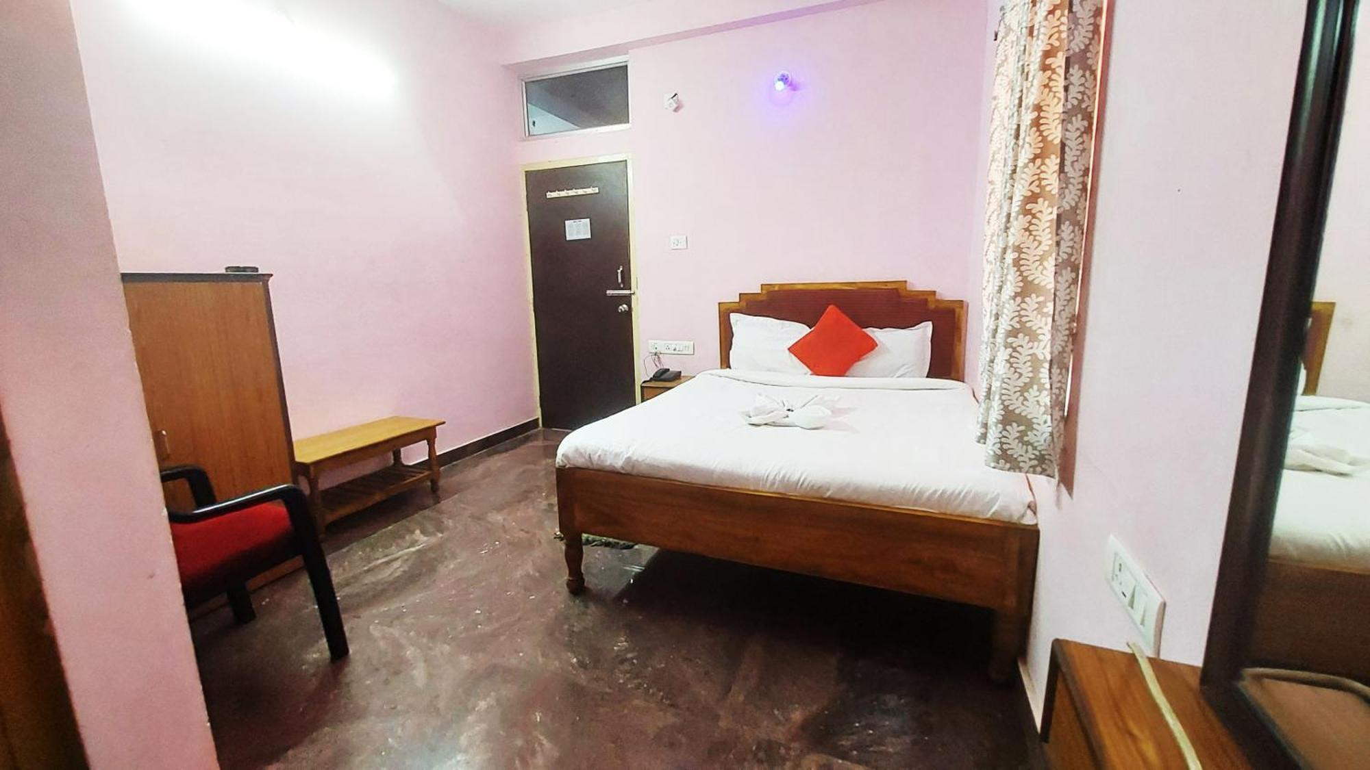 Hotel Planet 9 Near Sea Beach Best Choice Of Travellers By Morservices 3*