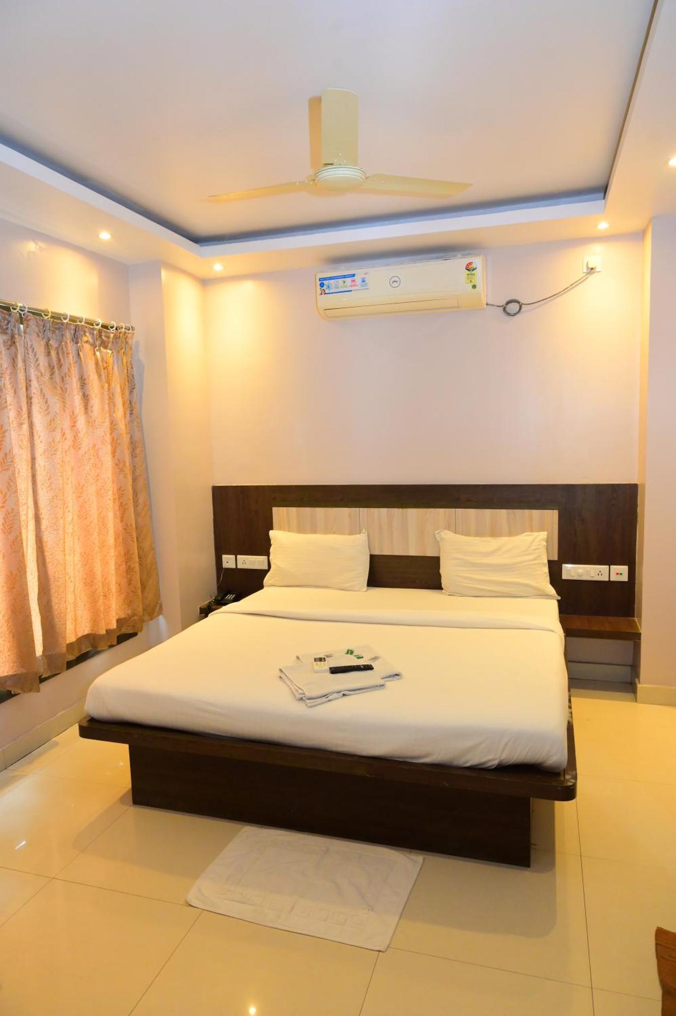 Hotel Mor Town -lift- Wifi With Restaurant Facilities- Near Temple & Golden Beach Best Selling & Best Choice Of Travellers 3*