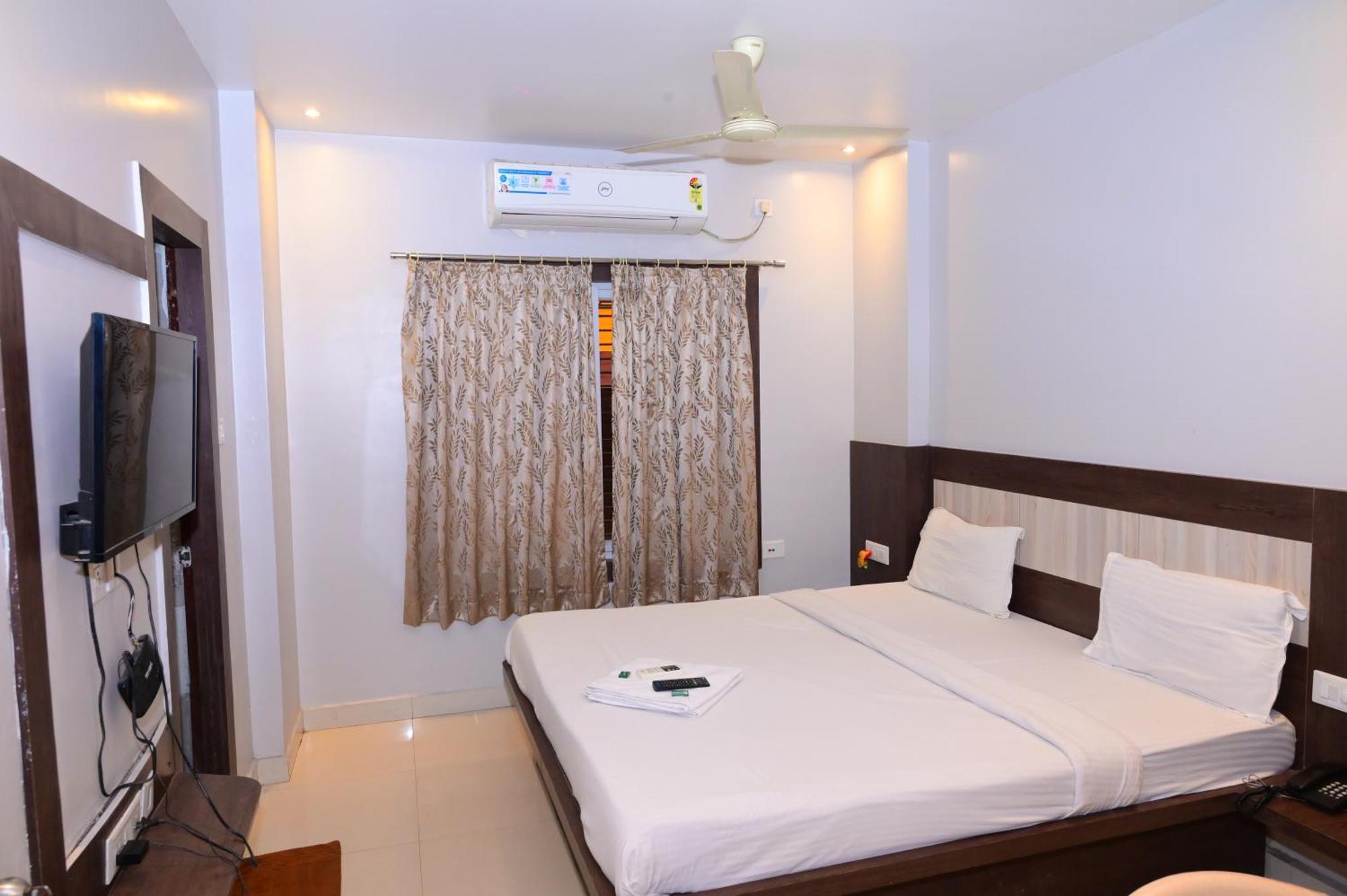 Mor Town -lift- Wifi With Restaurant Facilities- Near Temple & Golden Beach Best Selling & Best Choice Of Travellers 3*