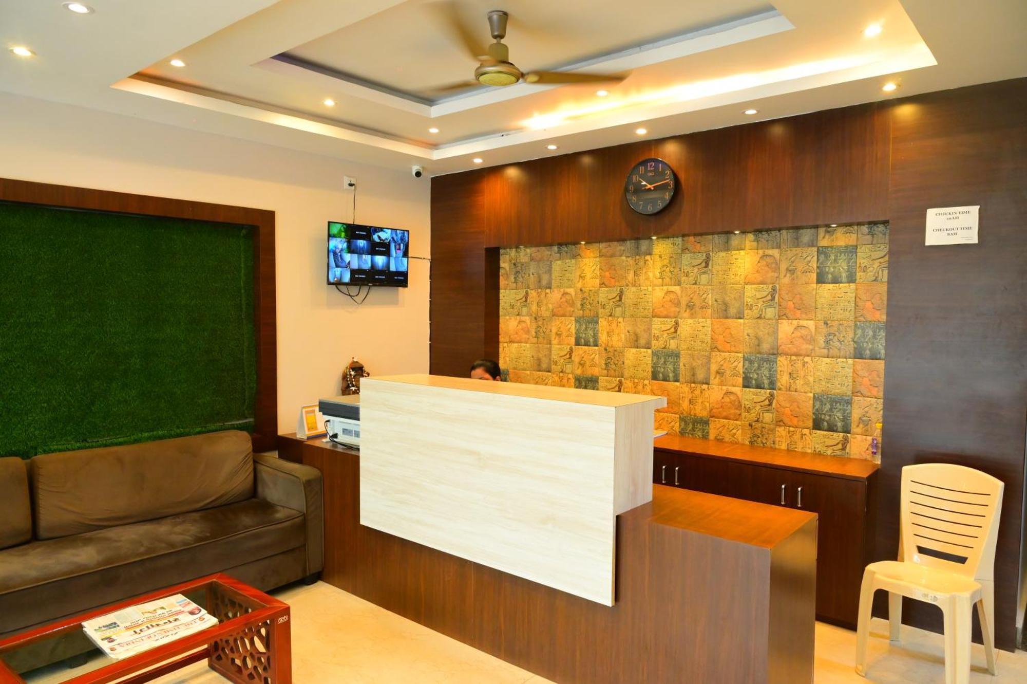 Hotel Mor Town -lift- Wifi With Restaurant Facilities- Near Temple & Golden Beach Best Selling & Best Choice Of Travellers 3*