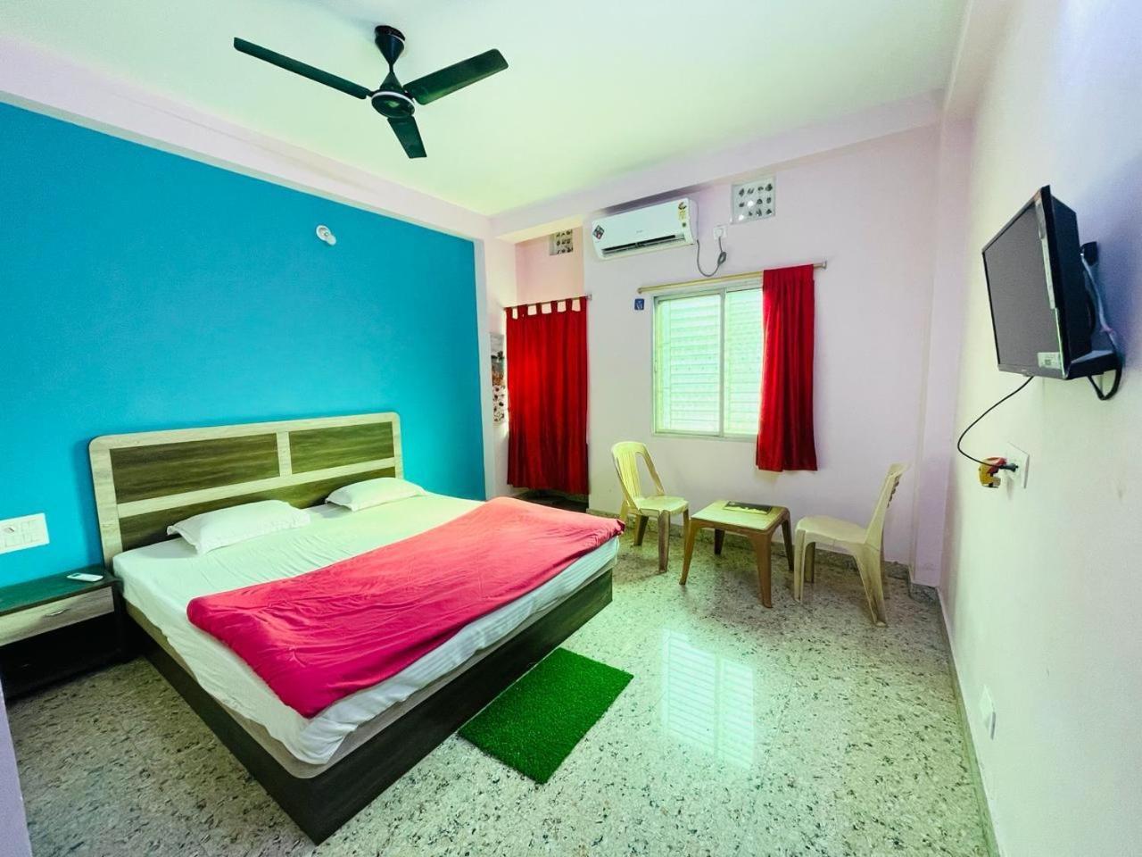 Hotel Falcon House ! Puri