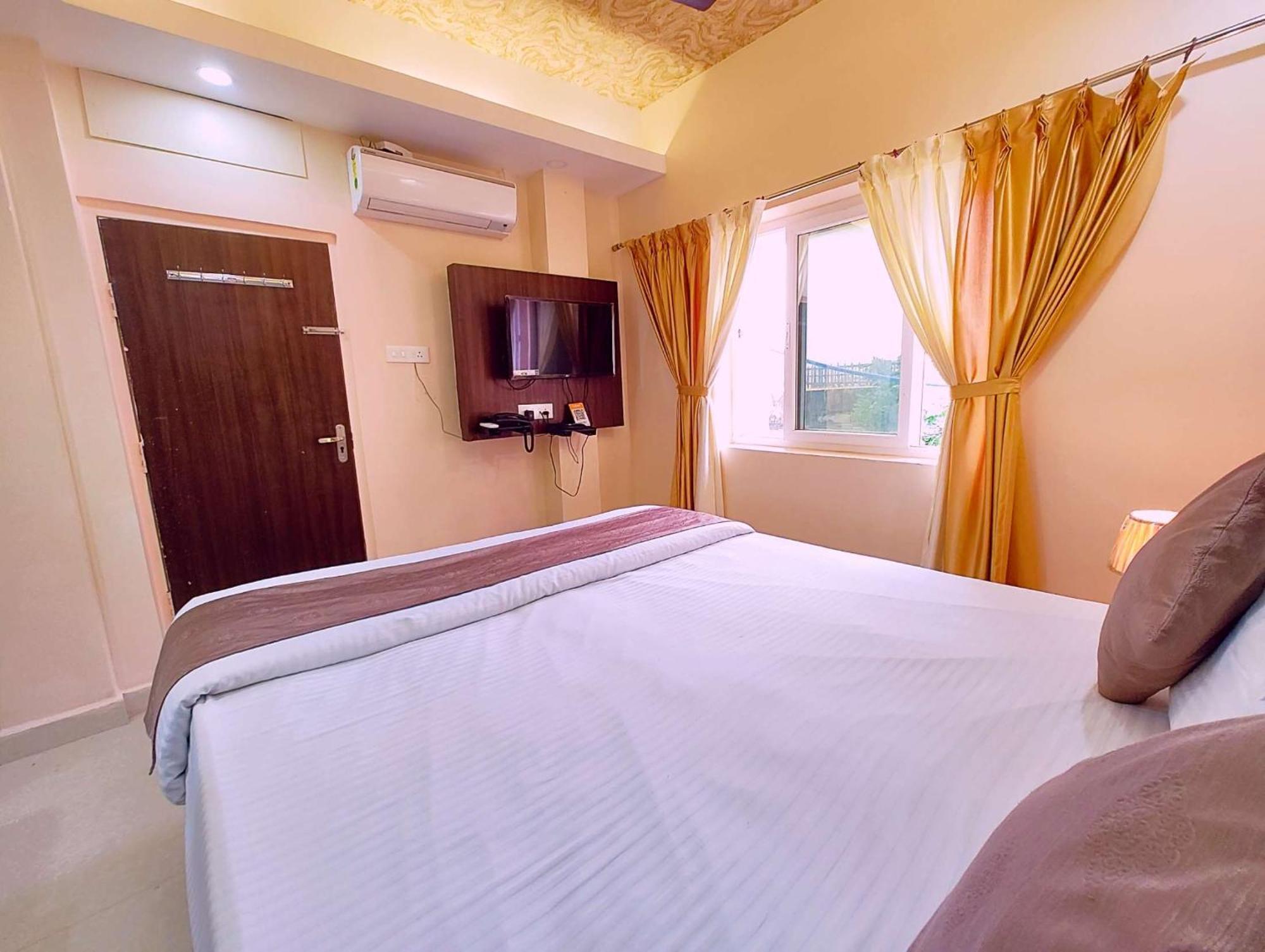 Sea View Luxury A R A D H A Y A Near Sea Beach Hotel