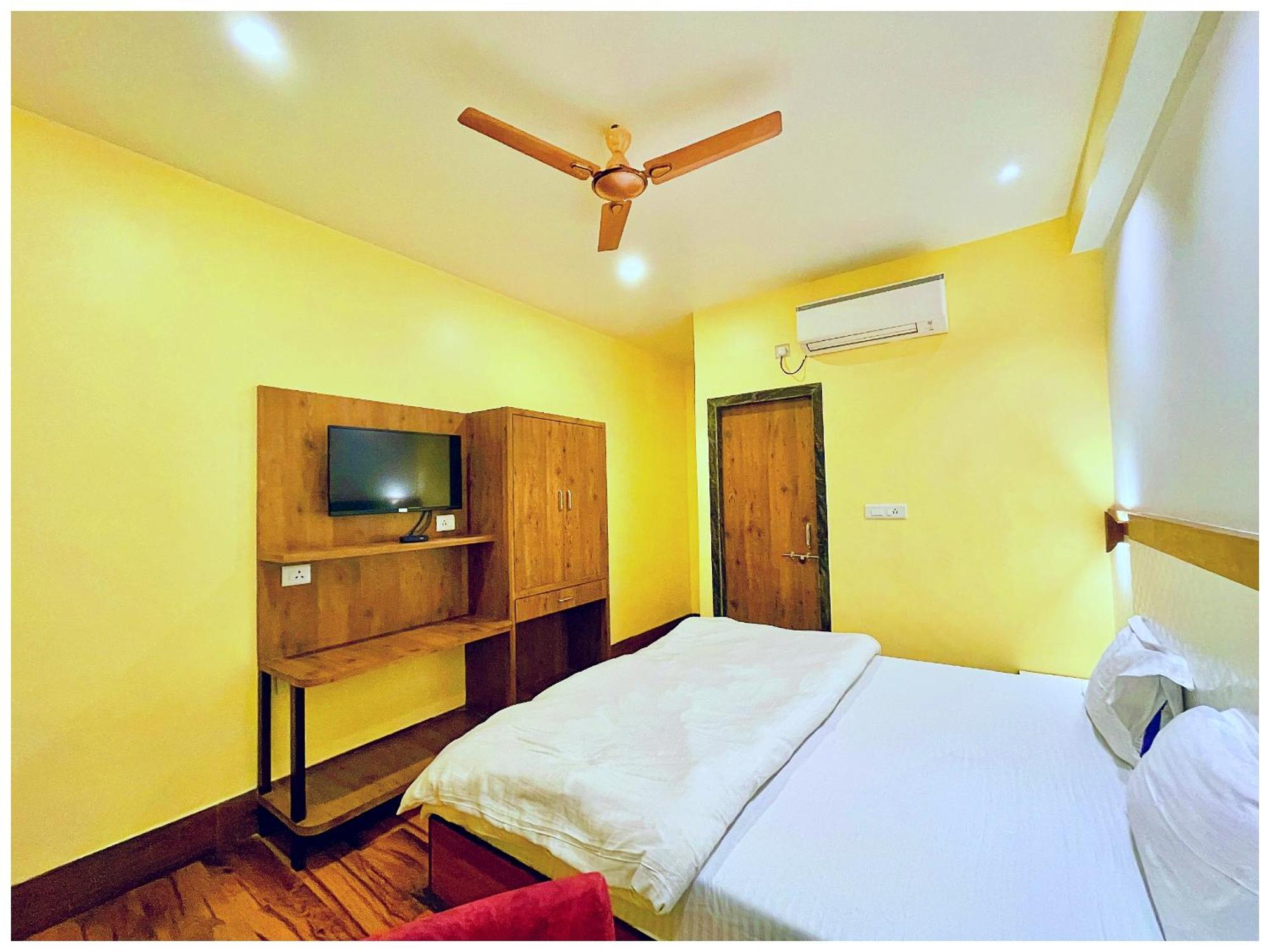 R O C K B A Y Near Sea And Temple Hotel 4*