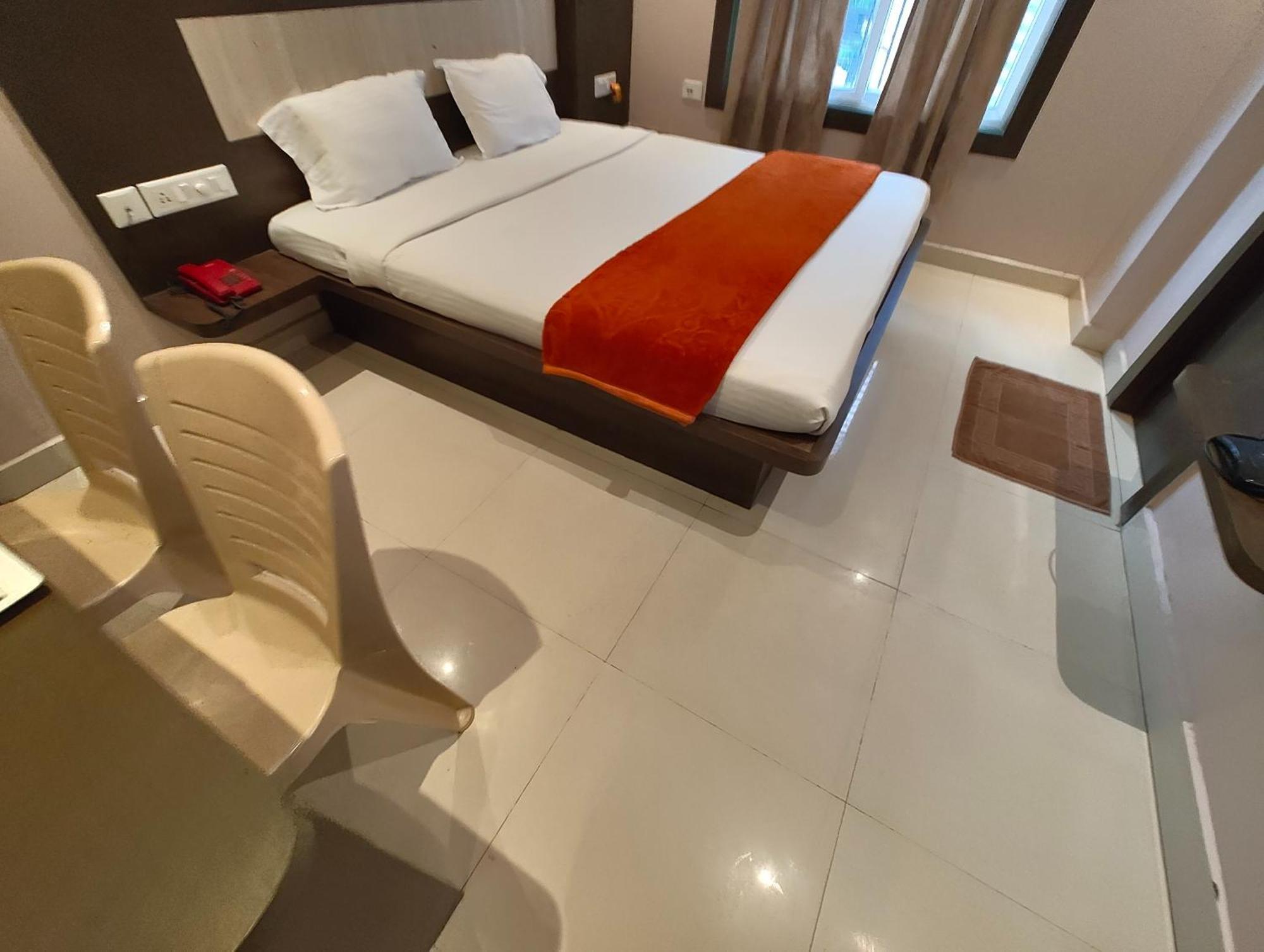Hotel Town Near Golden And Temple - Fully-air-conditioned-with-lift-wifi-home Style-food Menu-and Parking Facilities - Book Now Puri