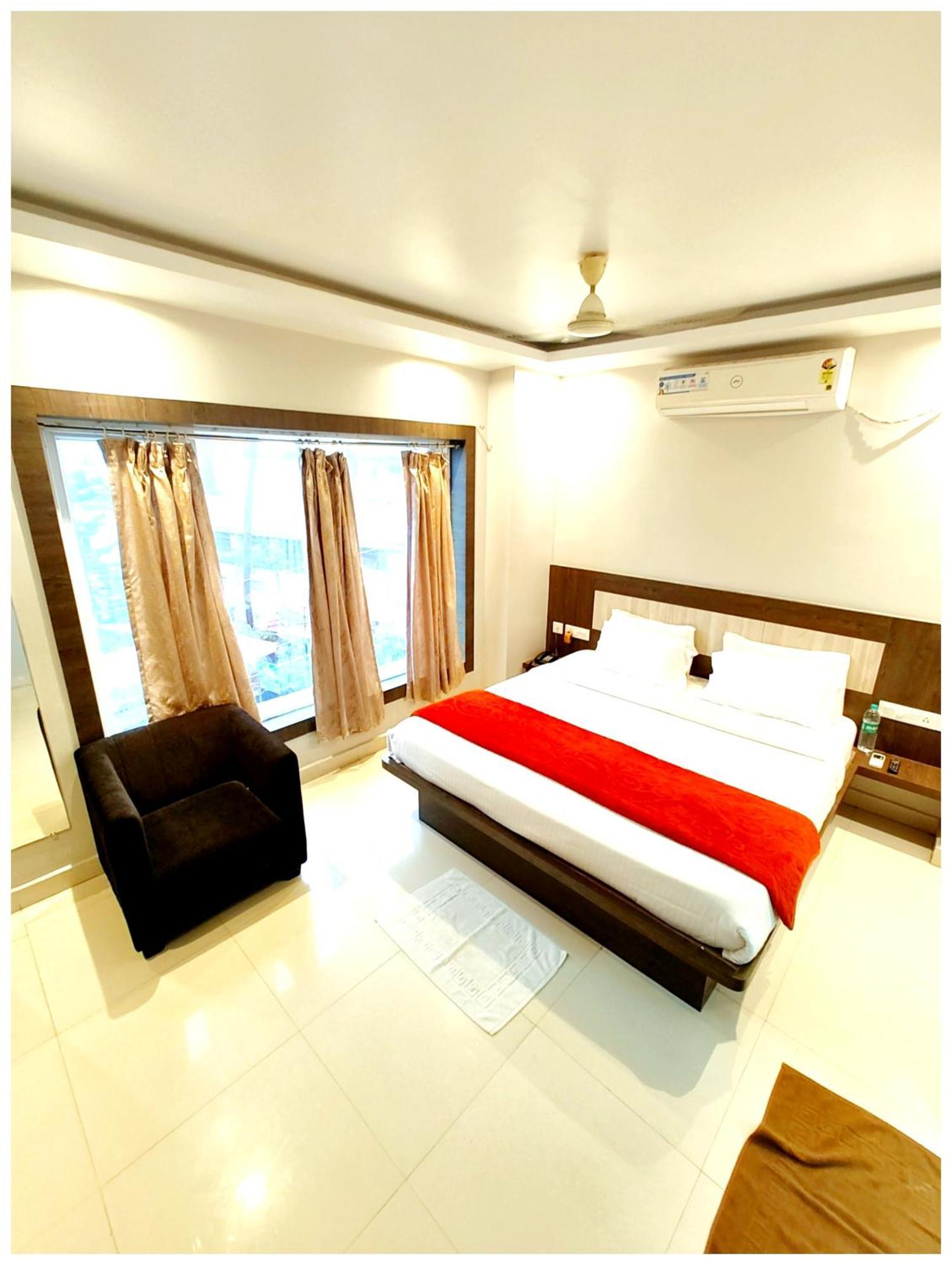 Hotel Town Near Golden And Temple - Fully-air-conditioned-with-lift-wifi-home Style-food Menu-and Parking Facilities - Book Now