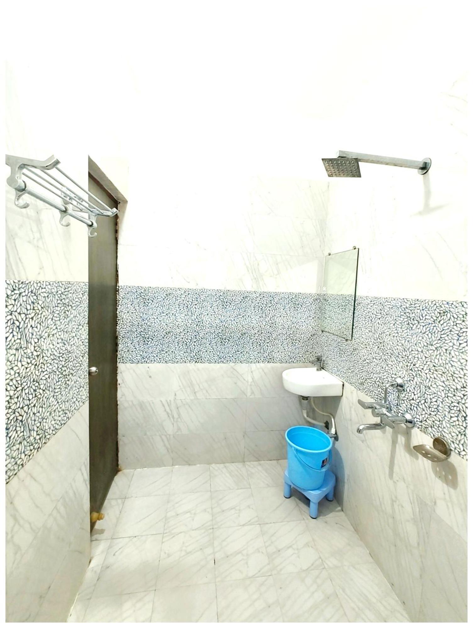 Hotel Town Near Golden And Temple - Fully-air-conditioned-with-lift-wifi-home Style-food Menu-and Parking Facilities - Book Now 4*