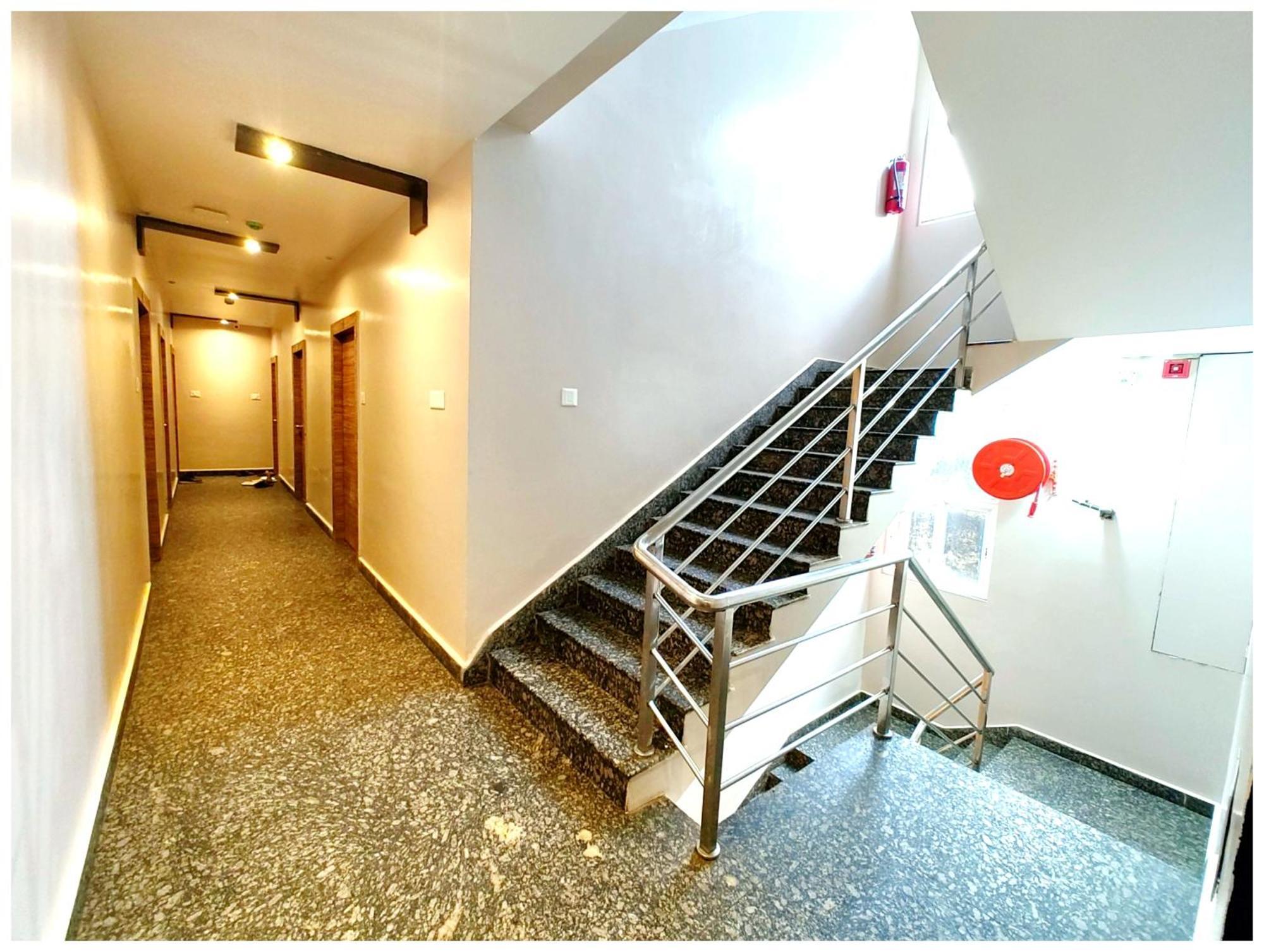 Hotel Town Near Golden And Temple - Fully-air-conditioned-with-lift-wifi-home Style-food Menu-and Parking Facilities - Book Now 4*