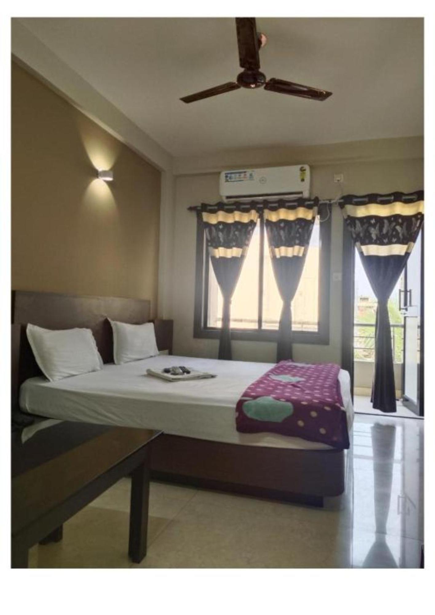 Hotel Uk Palace Near Sea Sea View - Luxury & Spacious - Near Temple With Prime Location Wifi- Lift And Parking Facilities - Book Now 4*