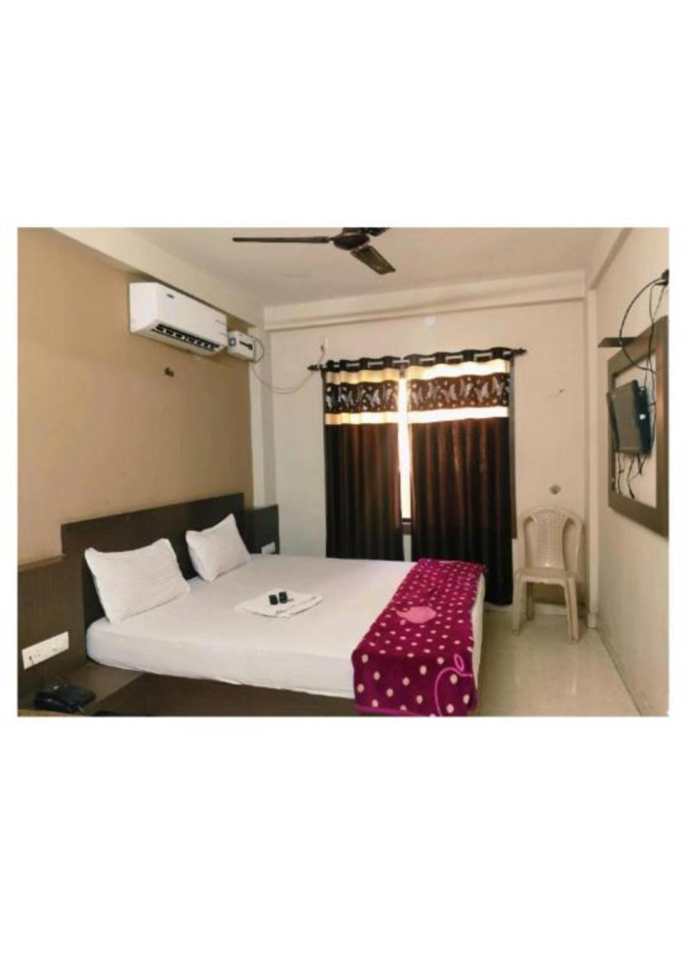 Uk Palace Near Sea Sea View - Luxury & Spacious - Near Temple With Prime Location Wifi- Lift And Parking Facilities - Book Now 4*