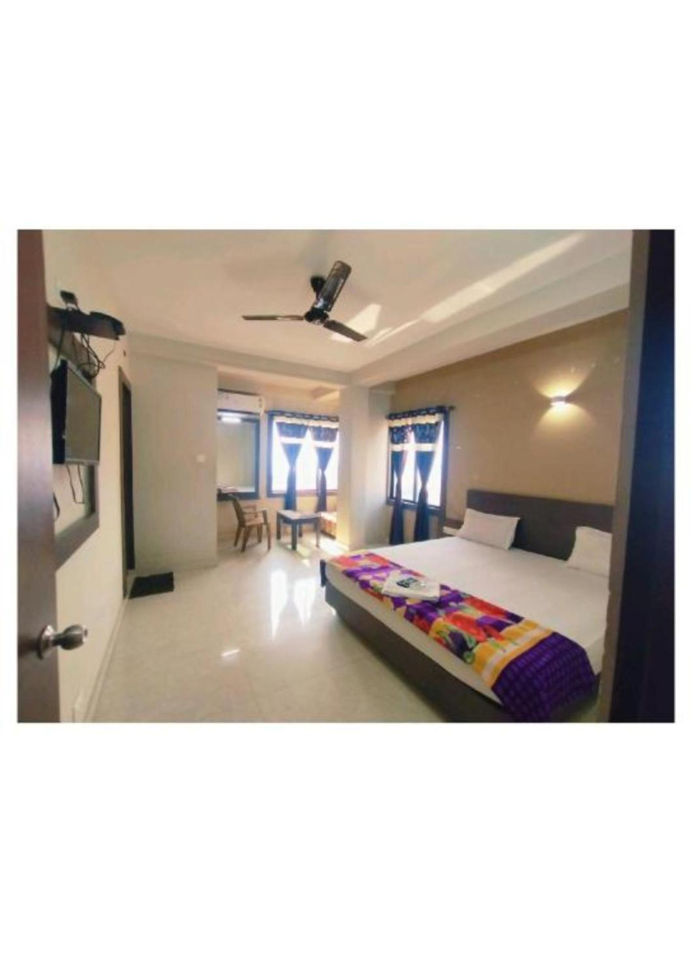 Hotel Uk Palace Near Sea Sea View - Luxury & Spacious - Near Temple With Prime Location Wifi- Lift And Parking Facilities - Book Now 4*