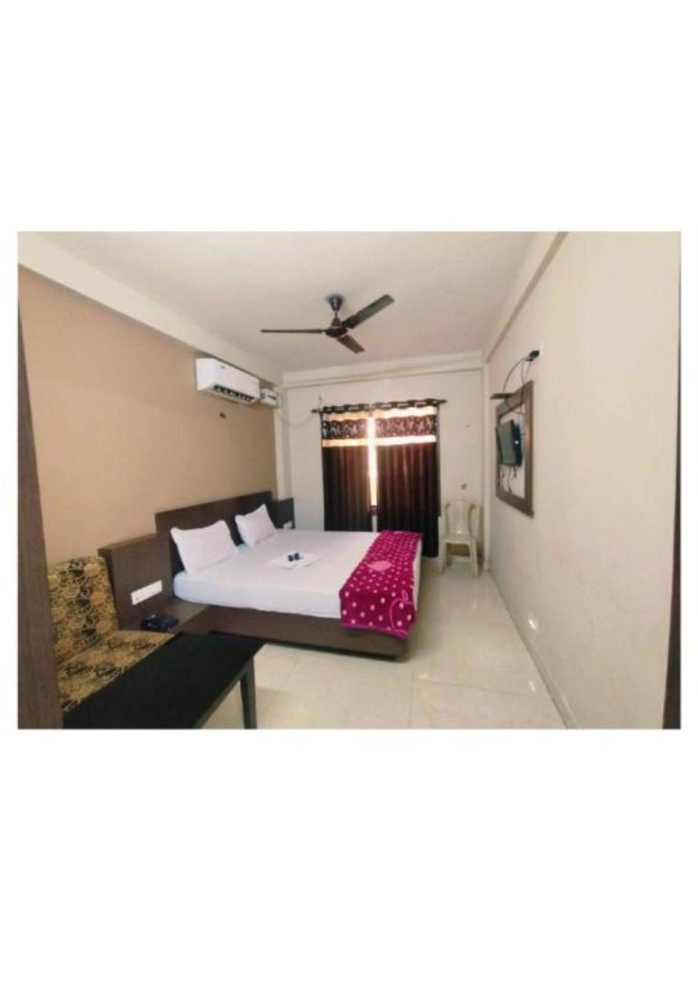 Uk Palace Near Sea Sea View - Luxury & Spacious - Near Temple With Prime Location Wifi- Lift And Parking Facilities - Book Now 4*