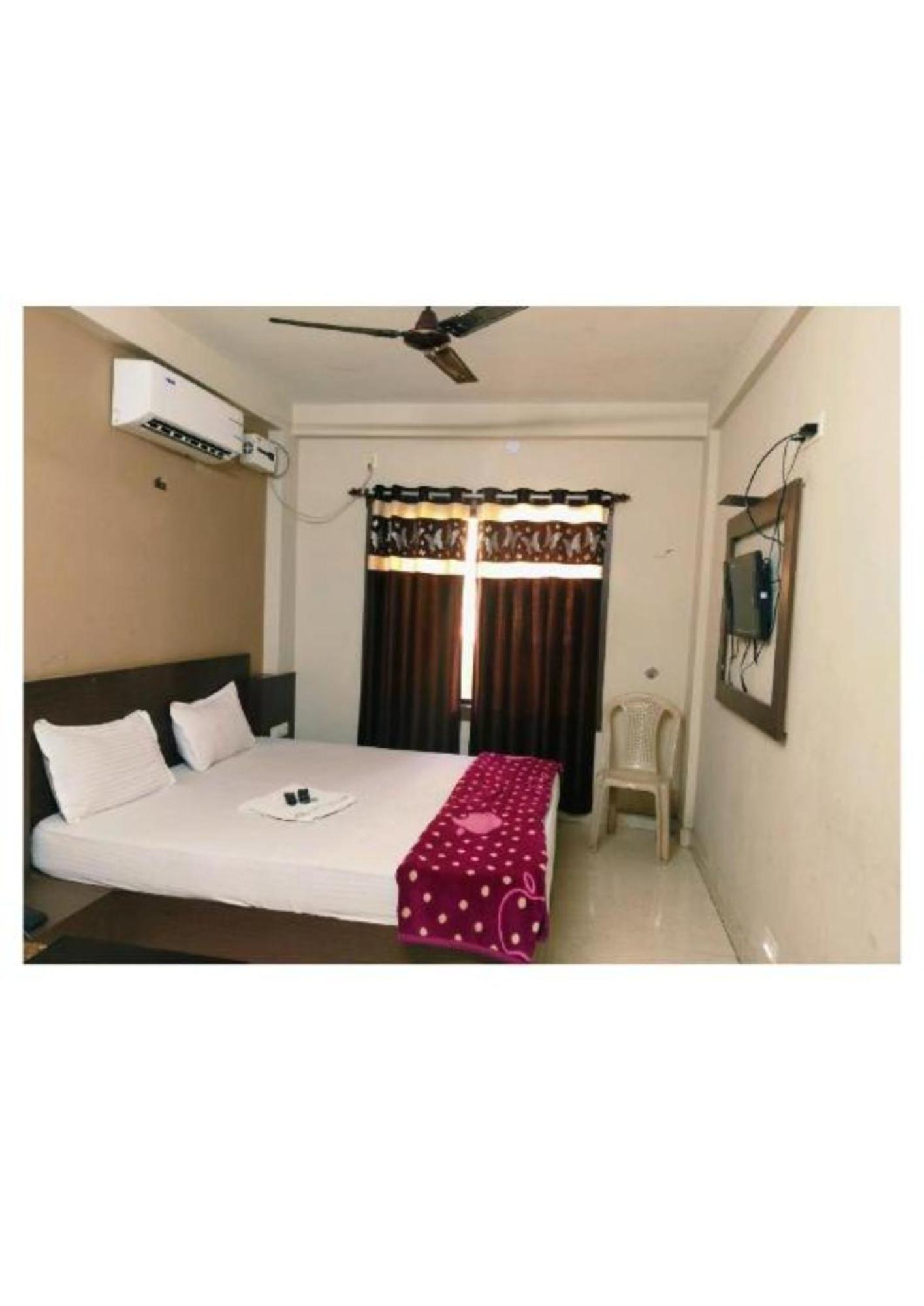 Hotel Uk Palace Near Sea Sea View - Luxury & Spacious - Near Temple With Prime Location Wifi- Lift And Parking Facilities - Book Now Puri